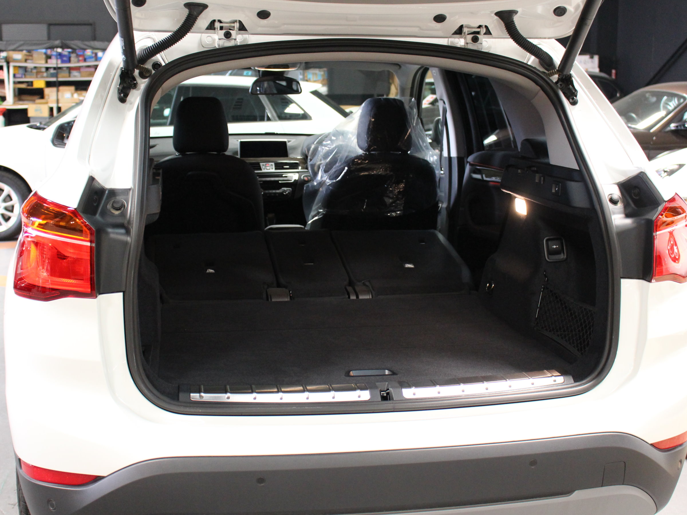 ＢＭＷ　Ｘ１　Ｘドライブ１８ｄ　Ｘライン　ハイラインＰＫＧ