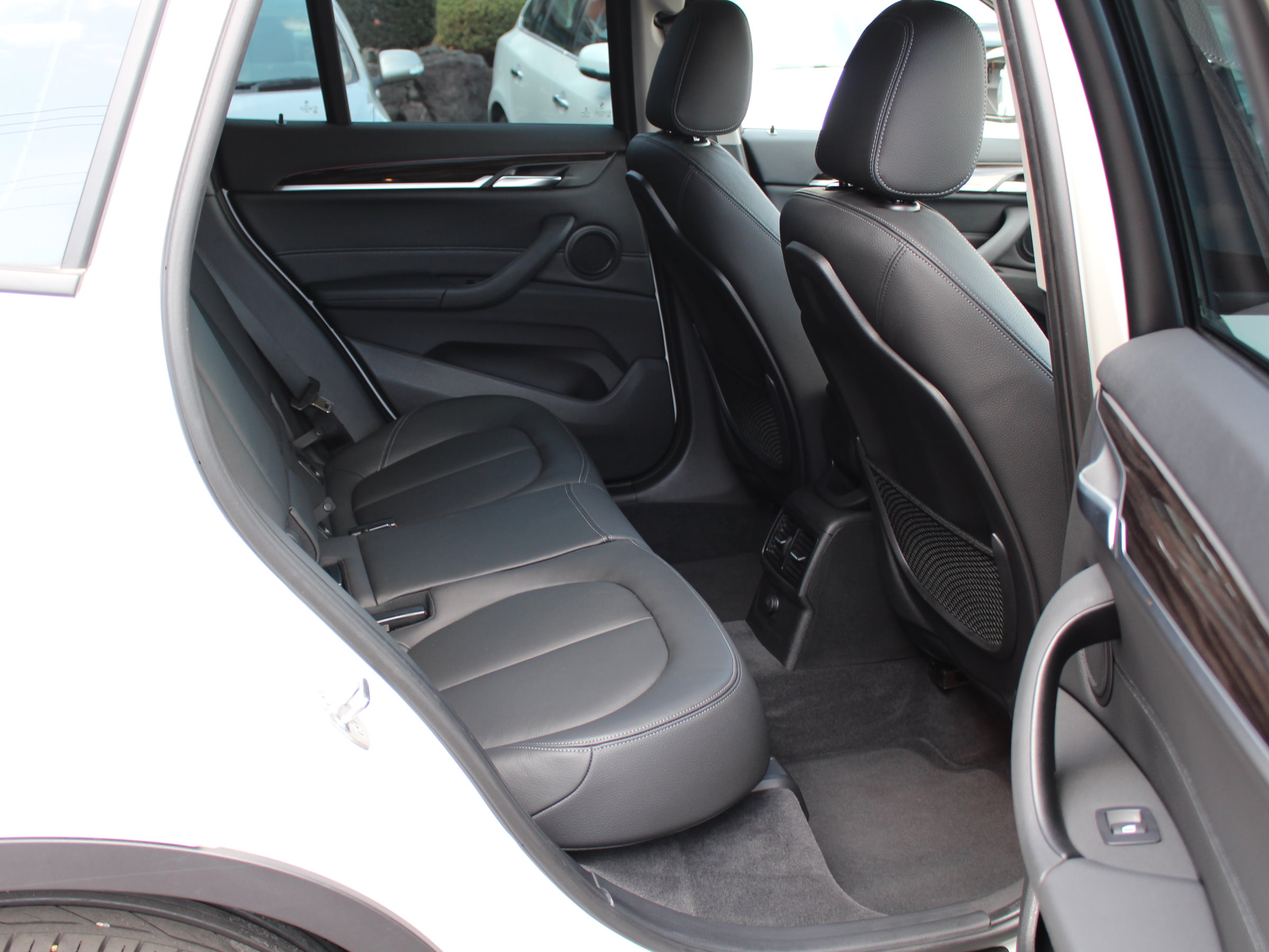 ＢＭＷ　Ｘ１　Ｘドライブ１８ｄ　Ｘライン　ハイラインＰＫＧ