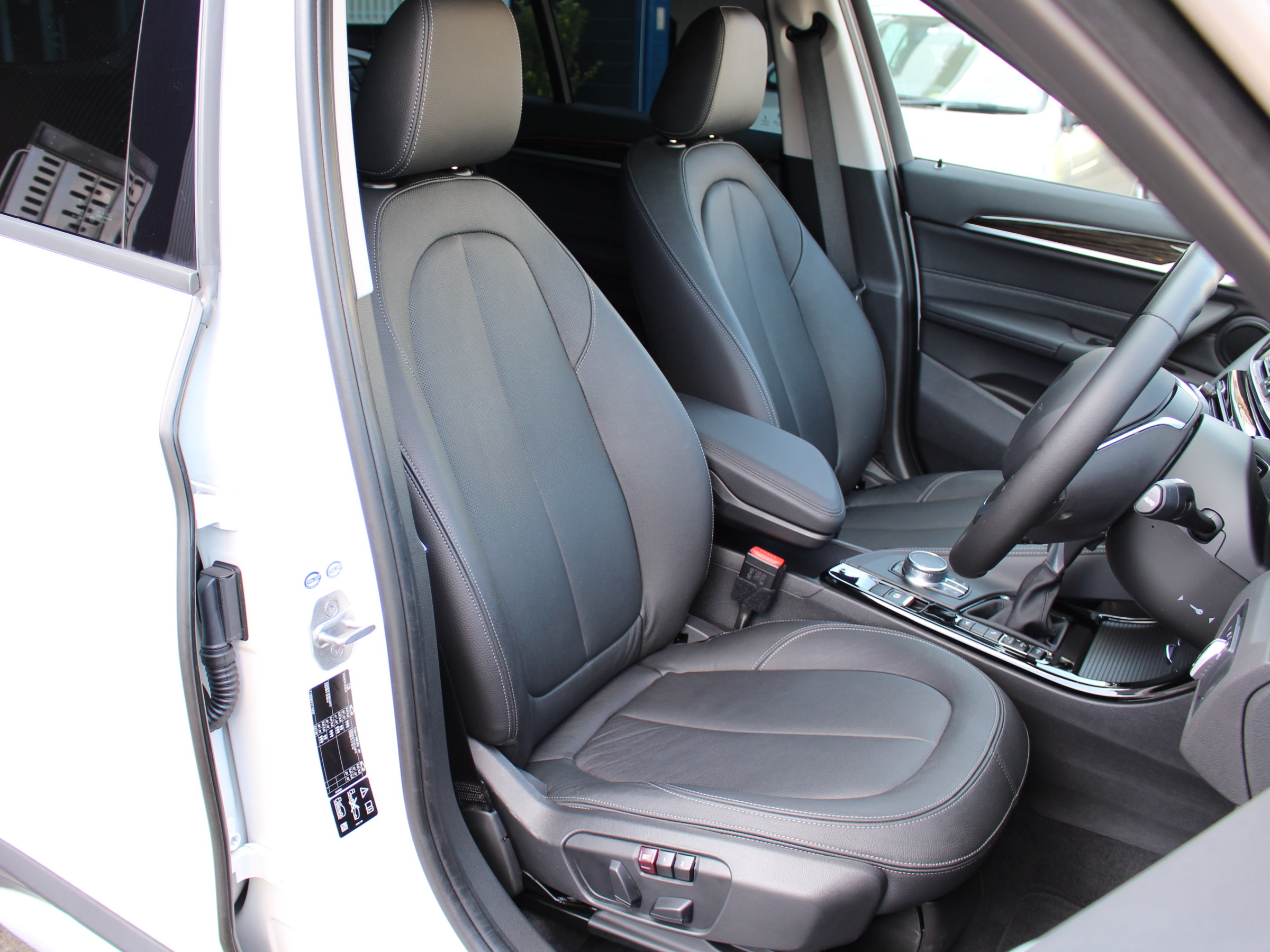 ＢＭＷ　Ｘ１　Ｘドライブ１８ｄ　Ｘライン　ハイラインＰＫＧ