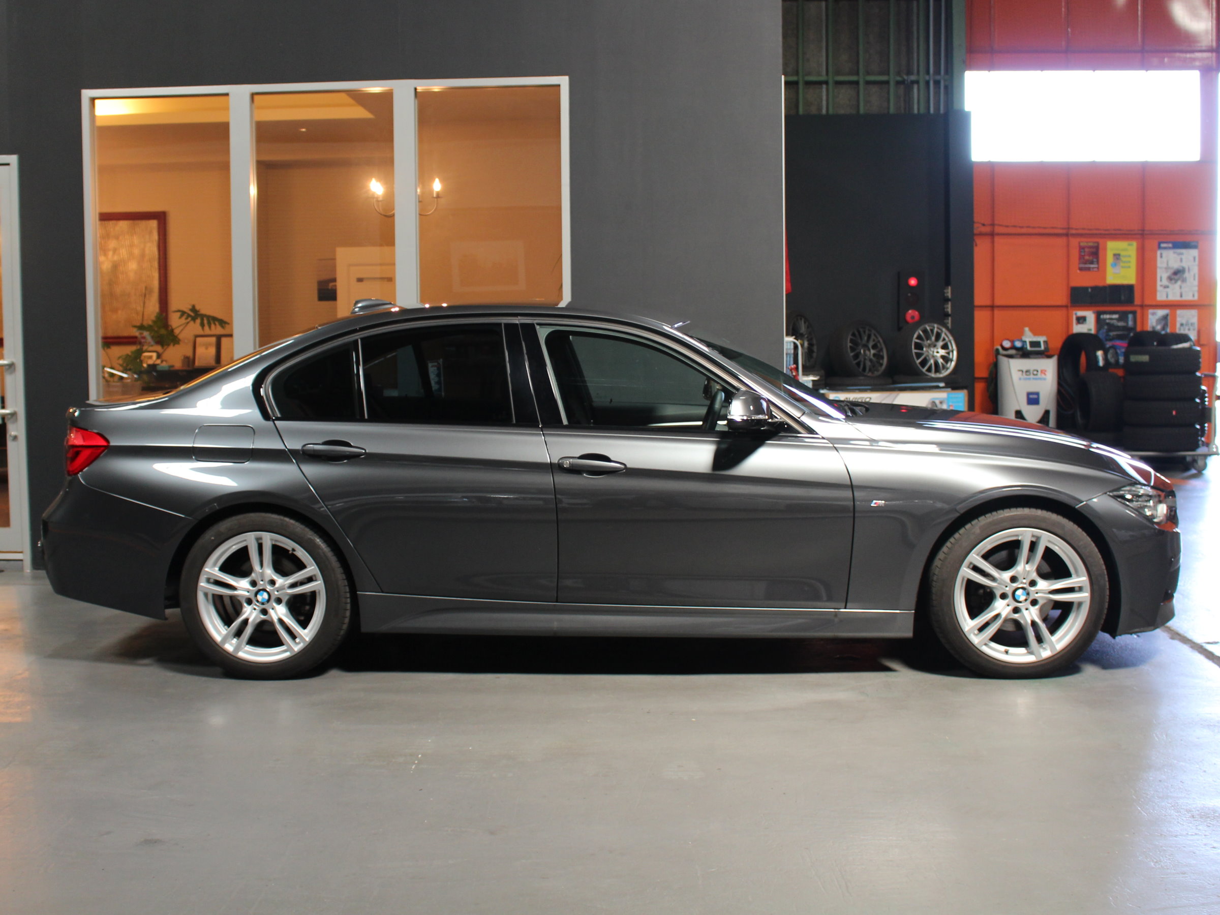 ＢＭＷ　３２０ｄ　Ｍスポーツ　ＬＣＩ後期