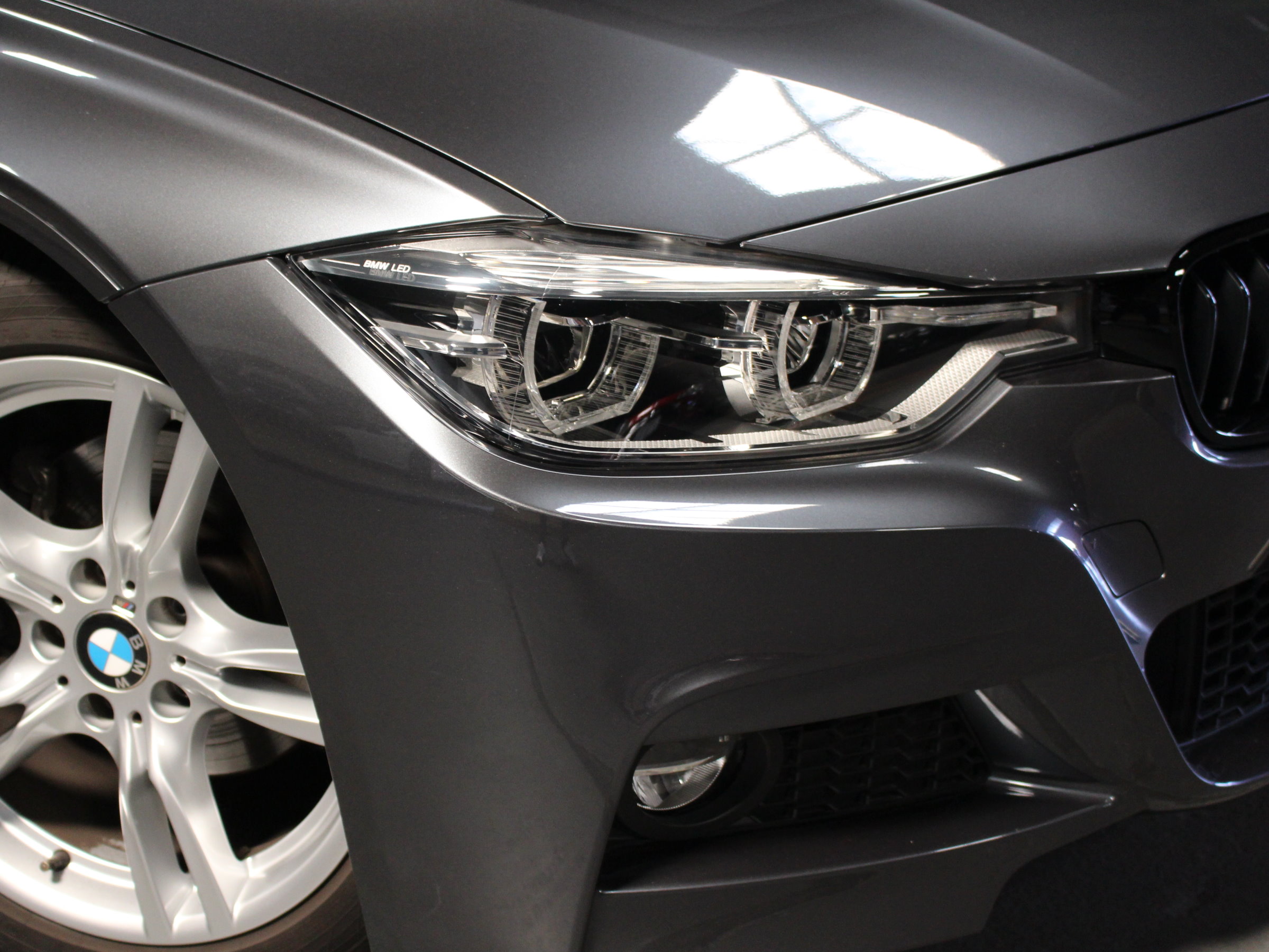 ＢＭＷ　３２０ｄ　Ｍスポーツ　ＬＣＩ後期