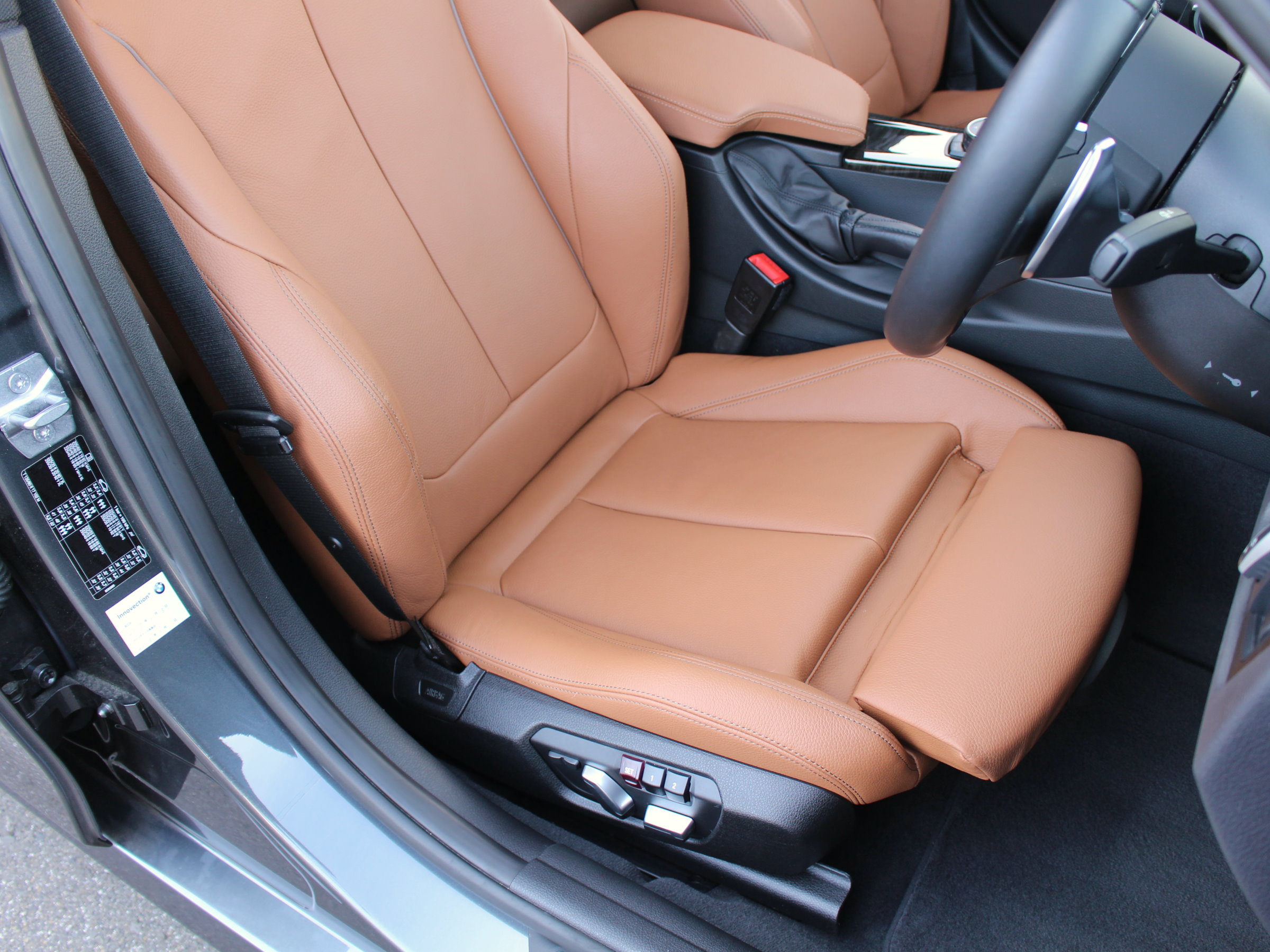ＢＭＷ　３２０ｄ　Ｍスポーツ　ＬＣＩ後期