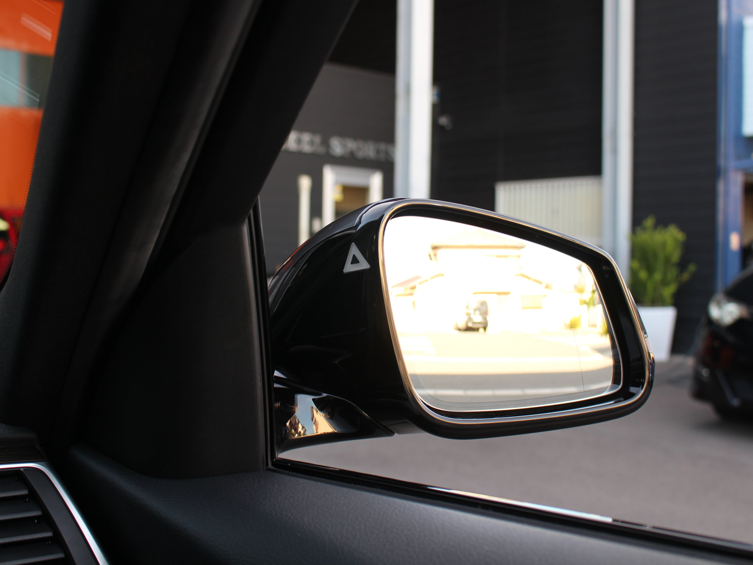 ＢＭＷ　３２０ｄ　Ｍスポーツ　ＬＣＩ後期