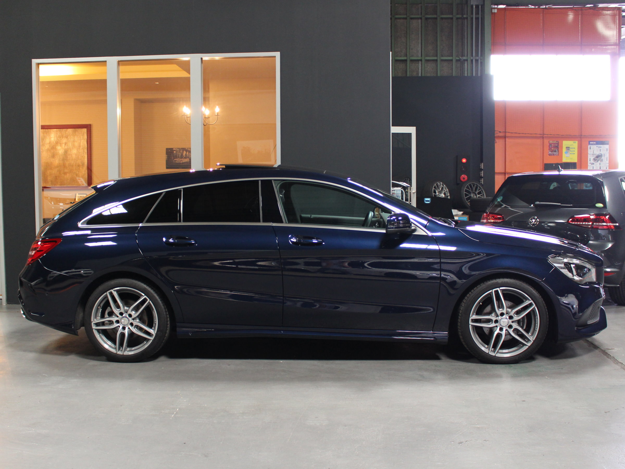 メルセデスベンツ　ＣＬＡ１８０シューティングブレーク　スポーツ　エクスクルーシブＰＫＧ