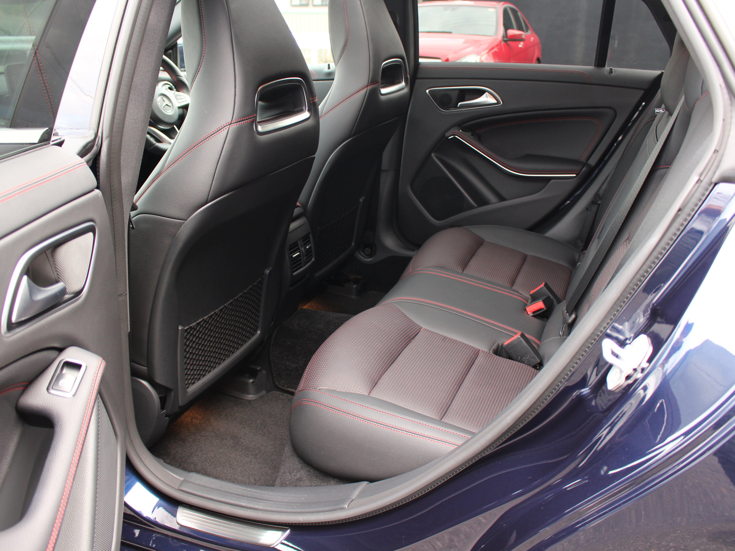 メルセデスベンツ　ＣＬＡ１８０シューティングブレーク　スポーツ　エクスクルーシブＰＫＧ