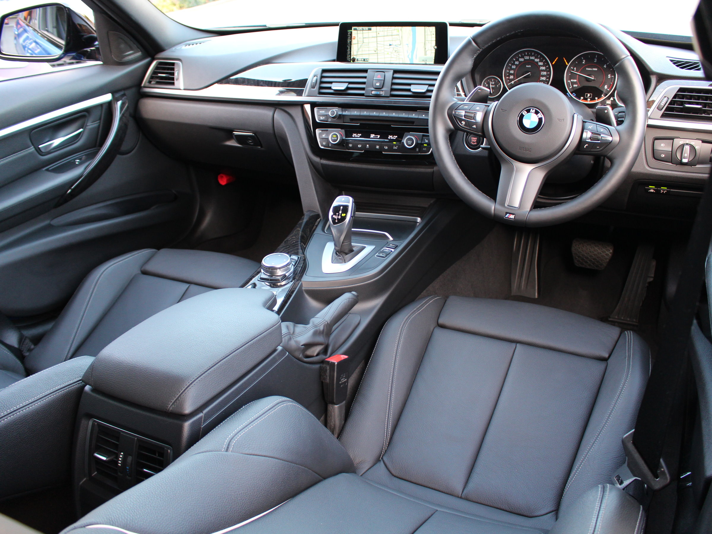 ＢＭＷ　３２０ｄ　Ｍスポーツ