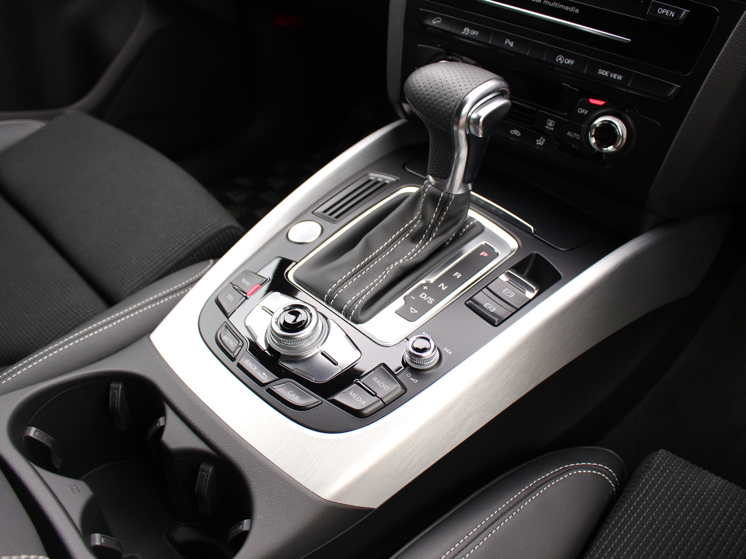 アウディ　Ｑ５　２．０ＴＦＳＩクワトロ　Ｓラインパッケージ