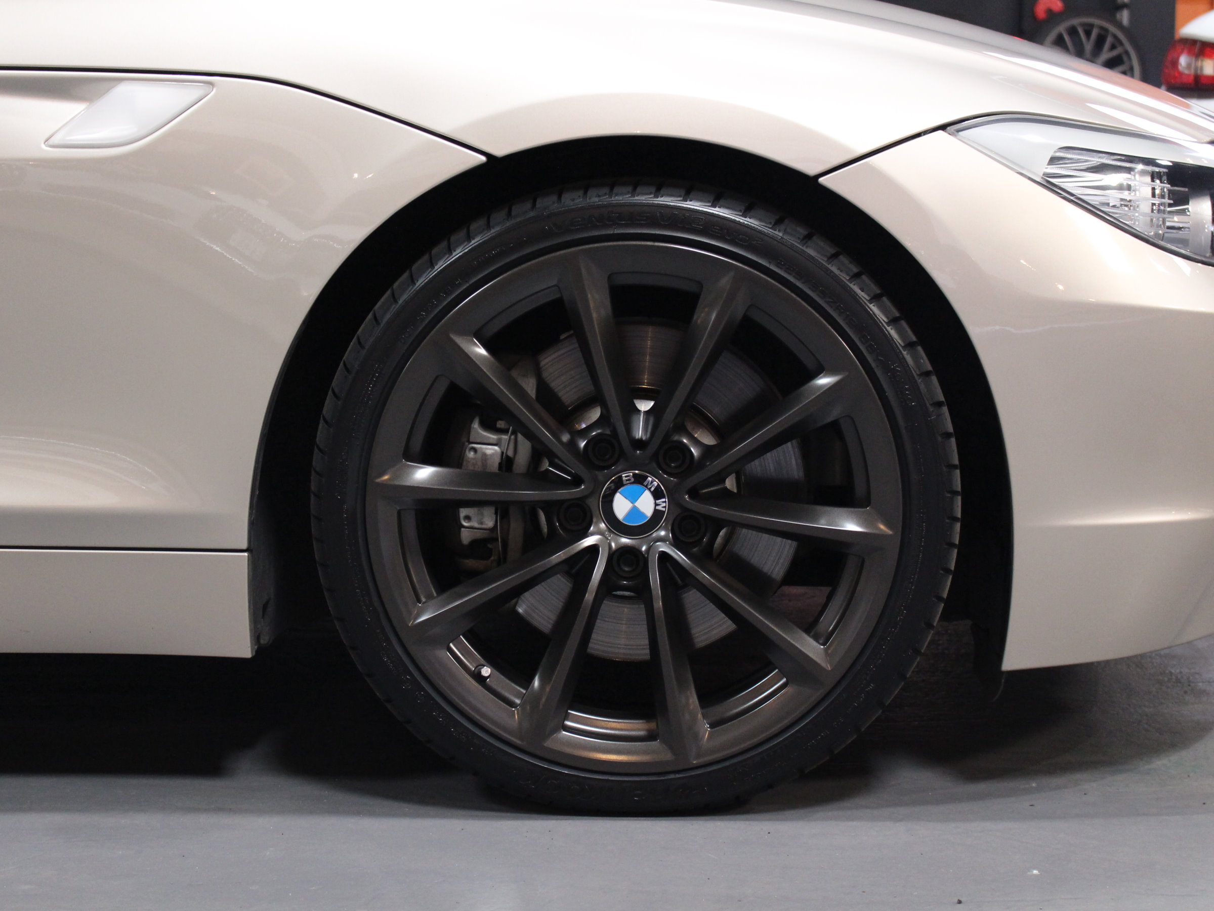 ＢＭＷ　Ｚ４　ｓドライブ３５ⅰ　デザインピュアホワイト