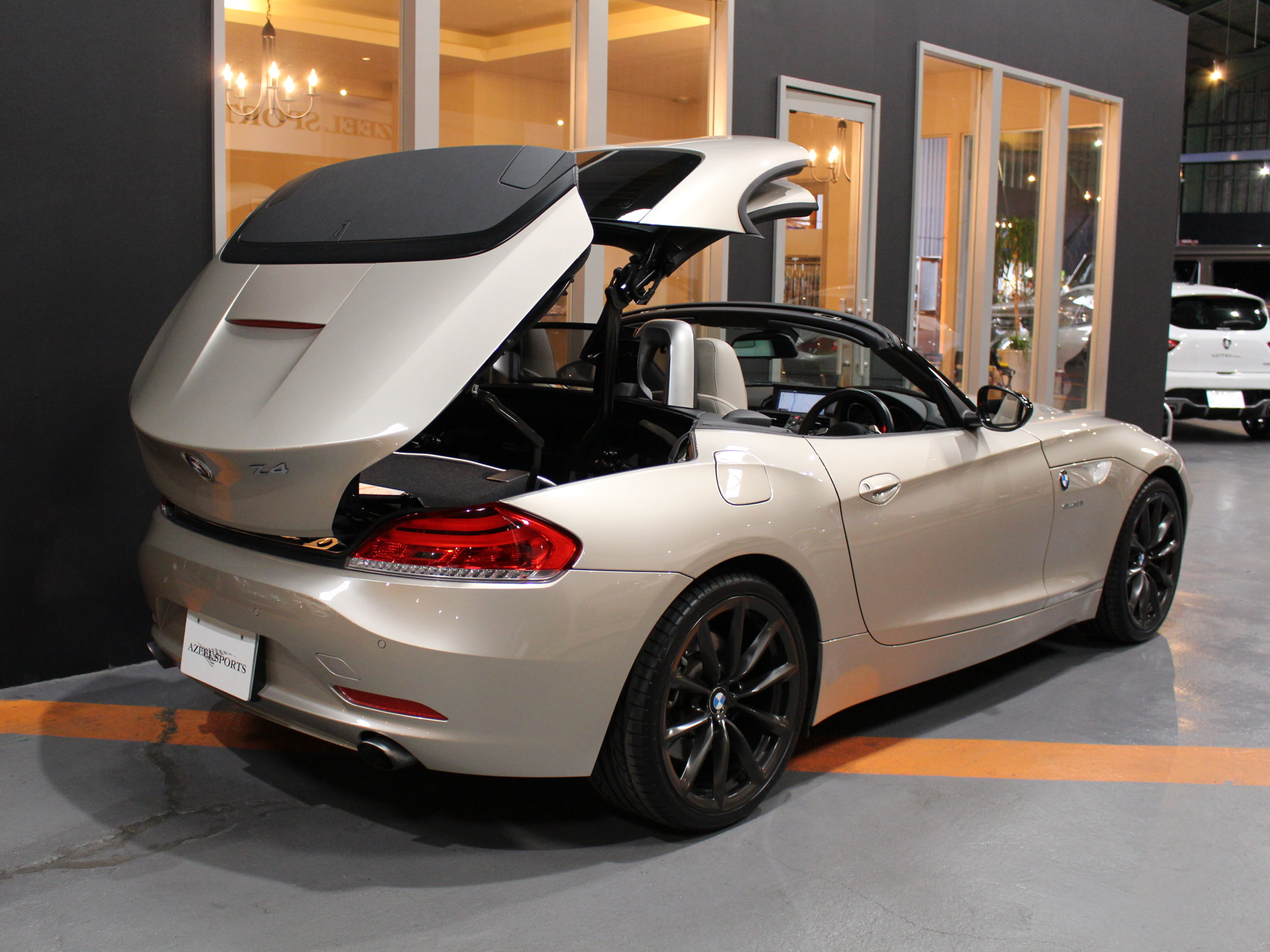ＢＭＷ　Ｚ４　ｓドライブ３５ⅰ　デザインピュアホワイト