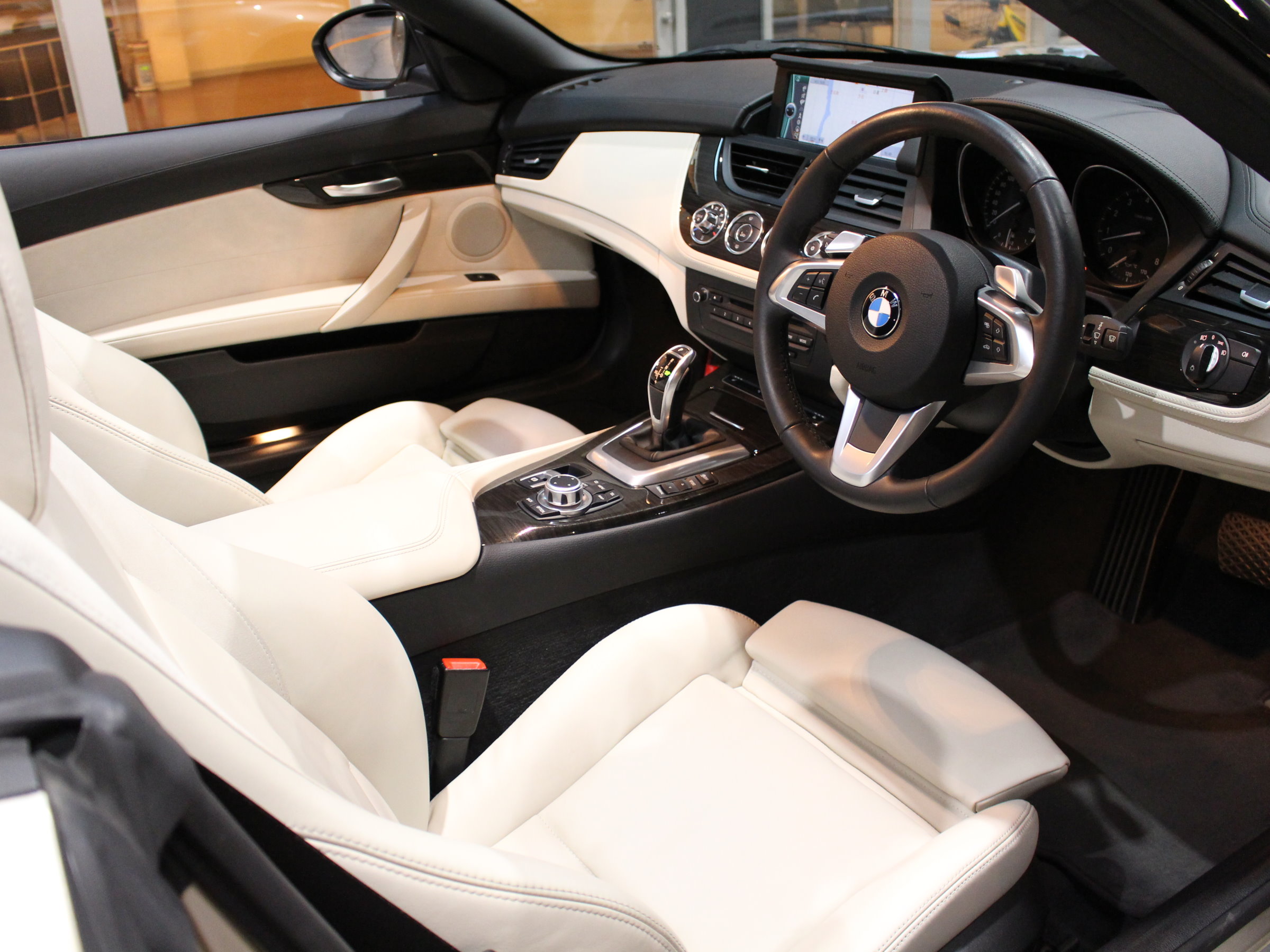 ＢＭＷ　Ｚ４　ｓドライブ３５ⅰ　デザインピュアホワイト