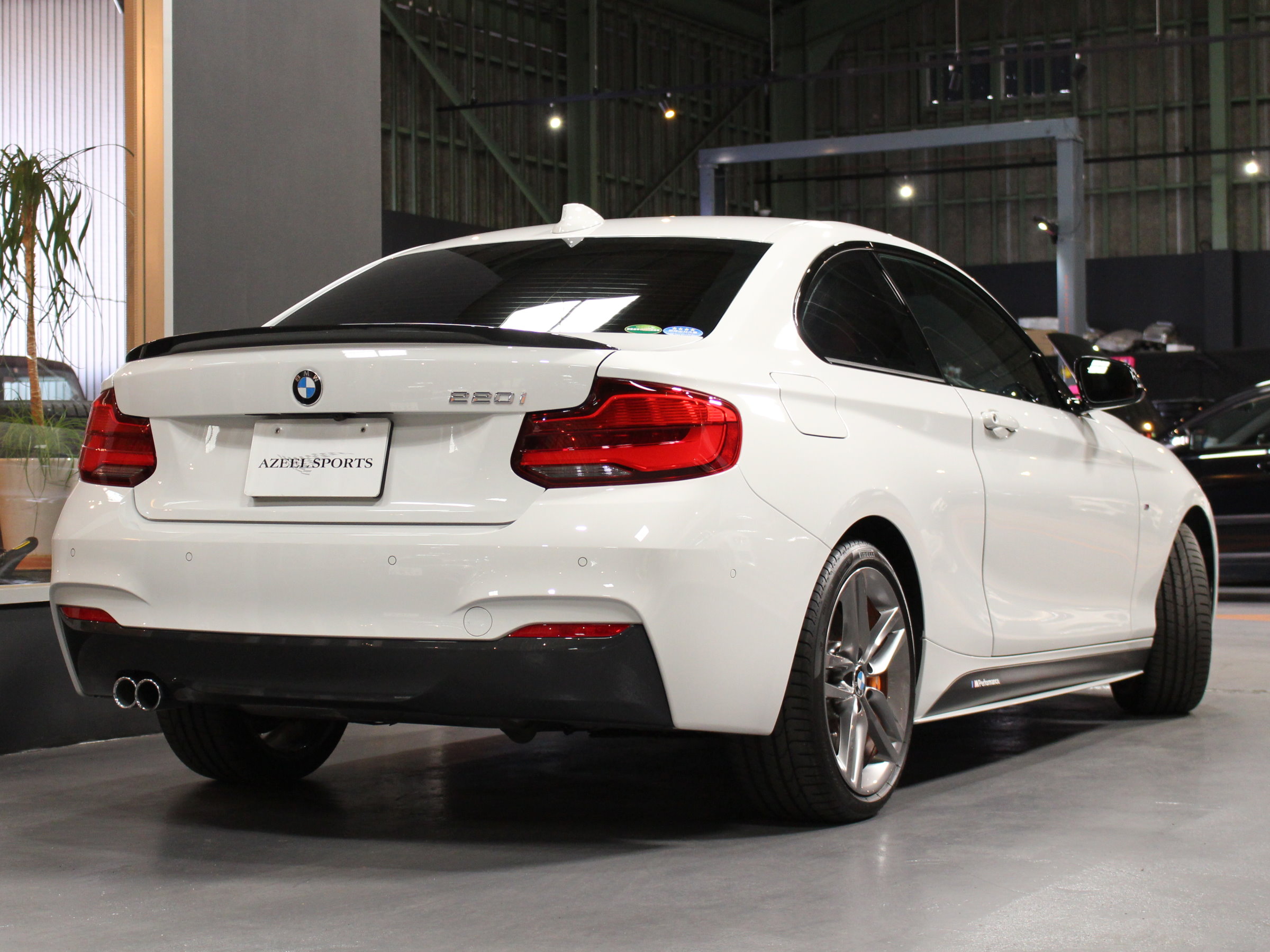 ＢＭＷ　２２０ⅰクーペ　Ｍスポーツ　ＬＣＩ