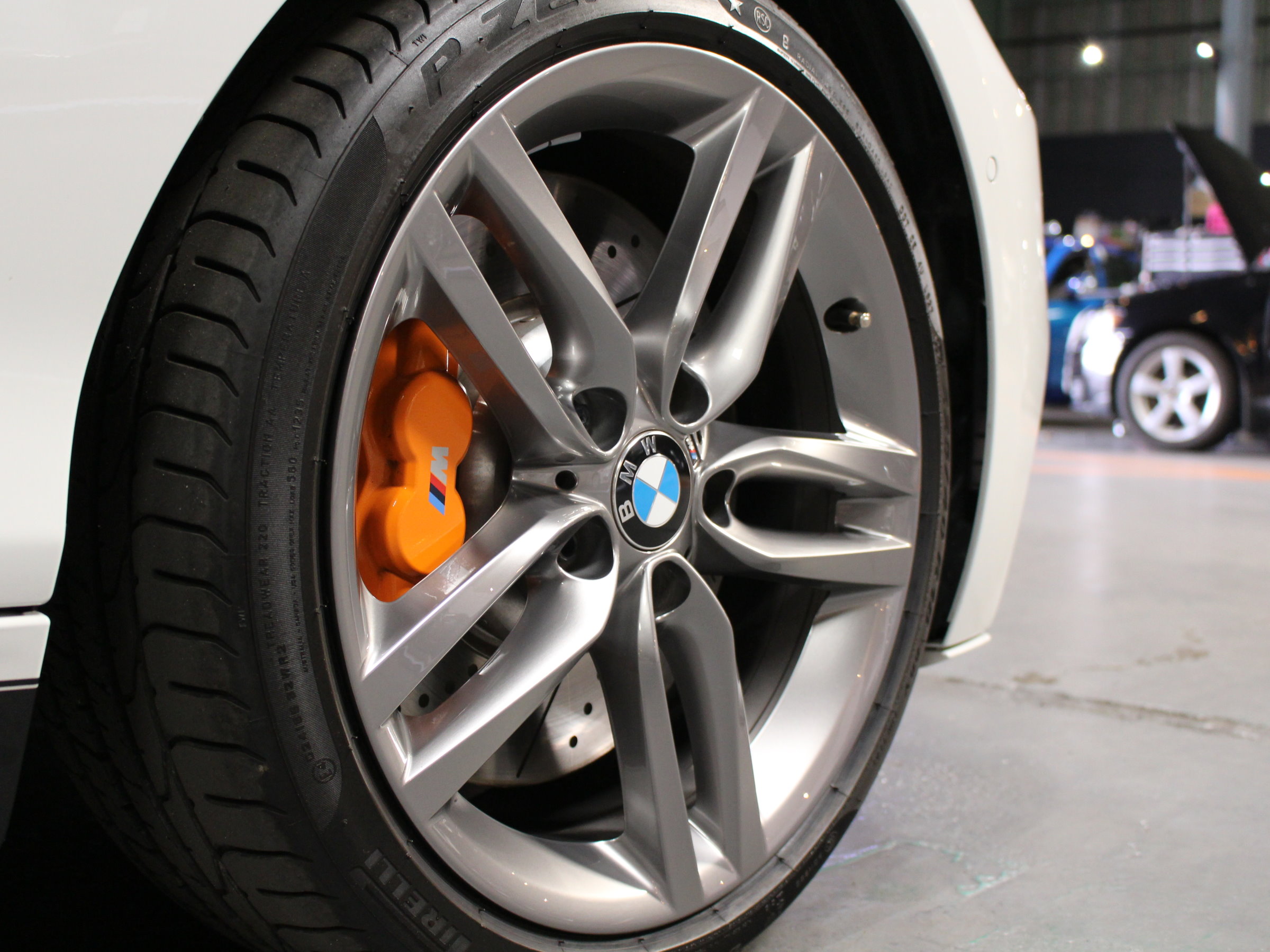 ＢＭＷ　２２０ⅰクーペ　Ｍスポーツ　ＬＣＩ