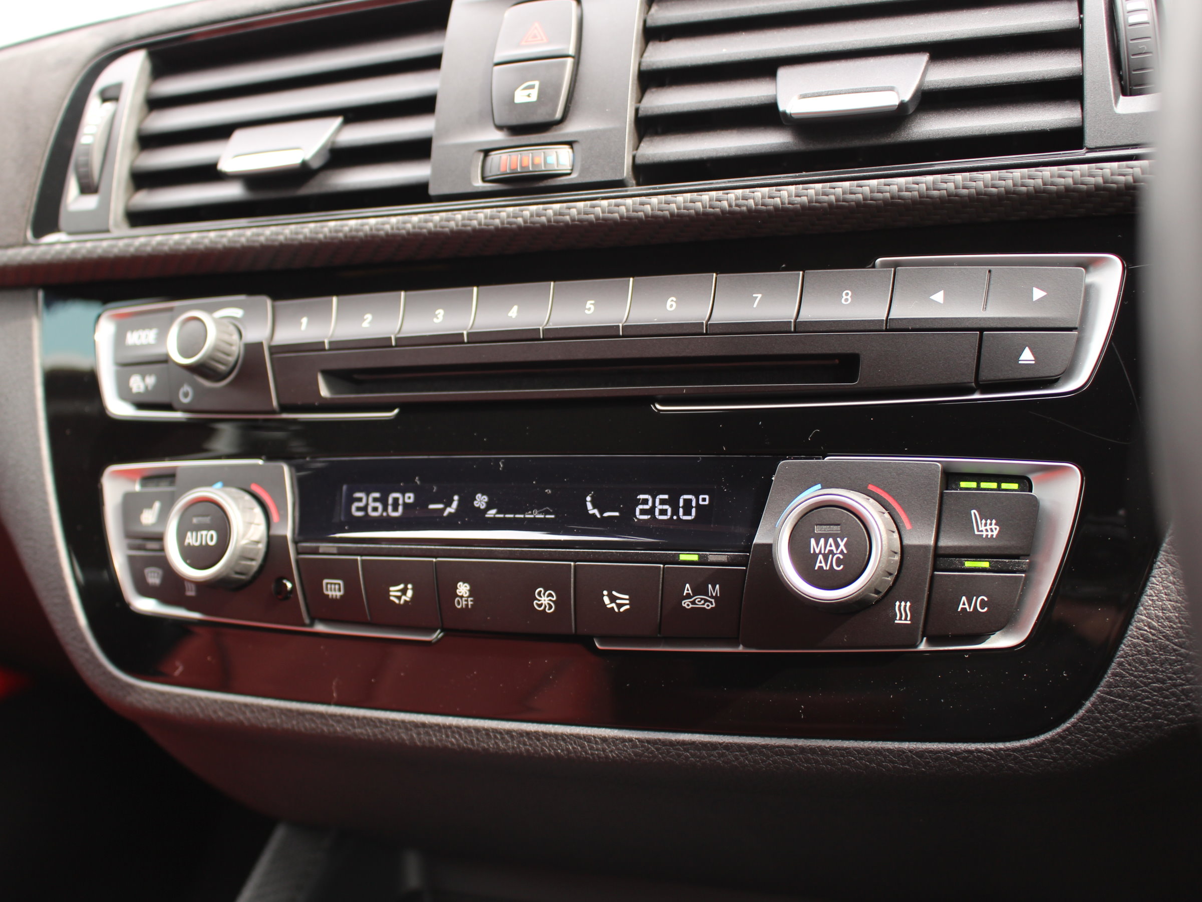 ＢＭＷ　２２０ⅰクーペ　Ｍスポーツ　ＬＣＩ