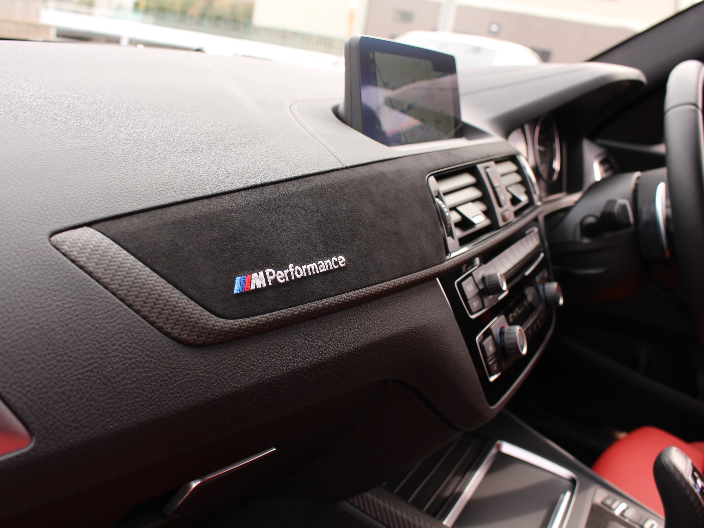 ＢＭＷ　２２０ⅰクーペ　Ｍスポーツ　ＬＣＩ