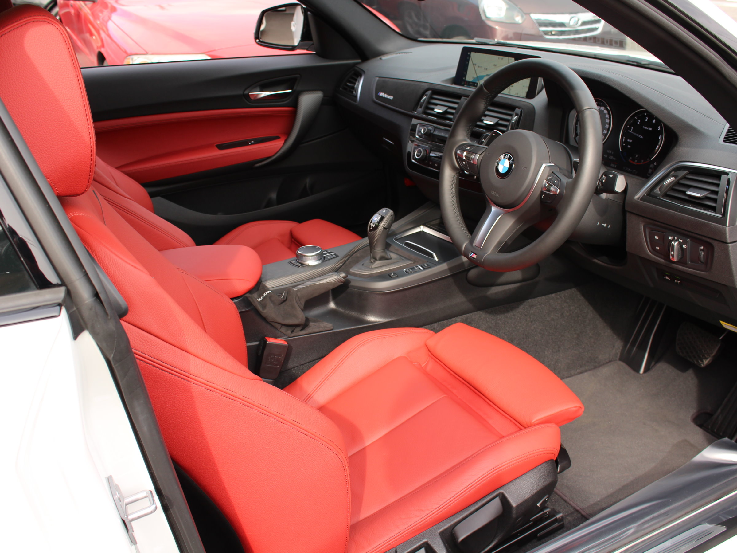 ＢＭＷ　２２０ⅰクーペ　Ｍスポーツ　ＬＣＩ