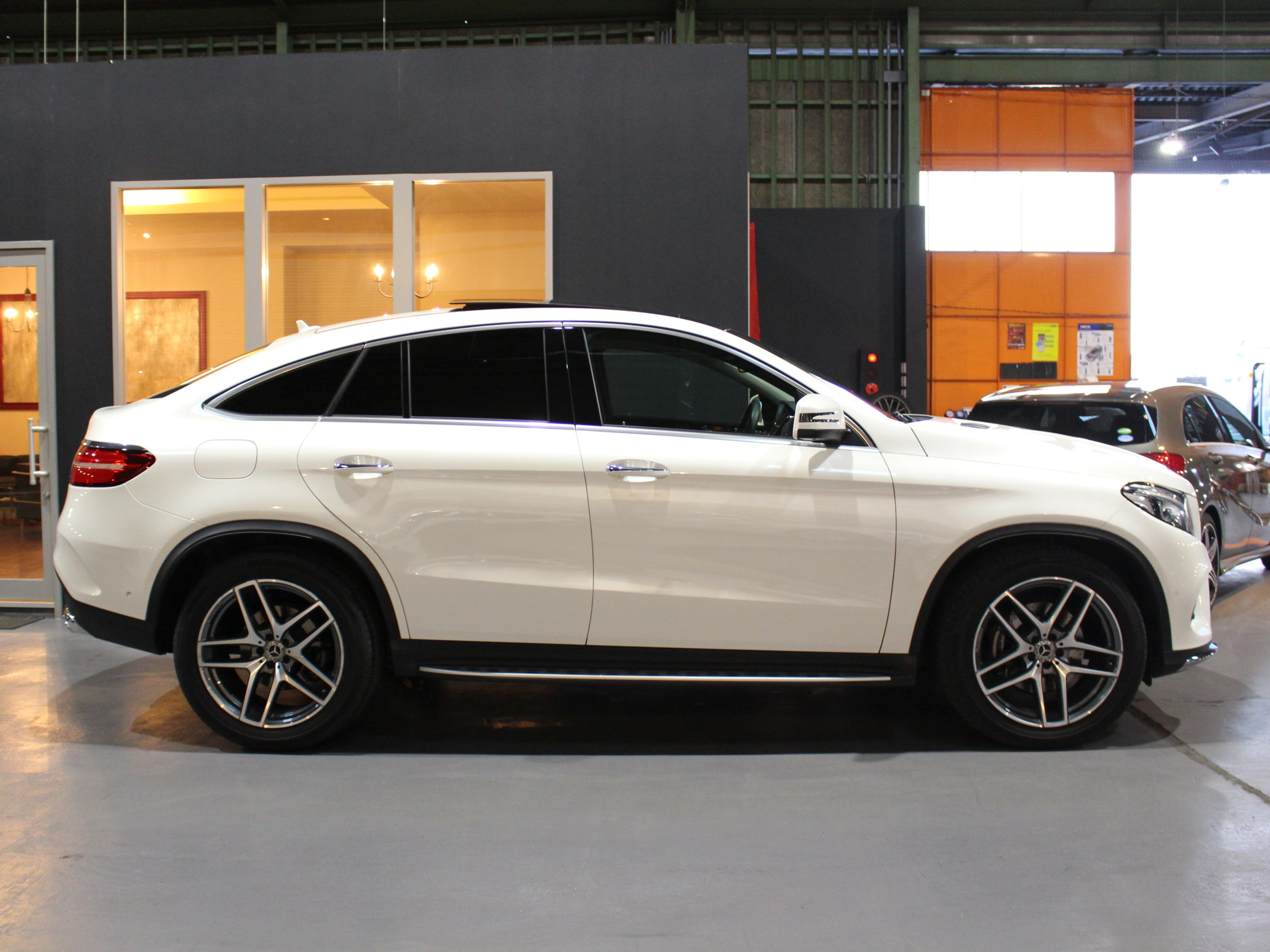 メルセデスベンツ　ＧＬＥ３５０ｄクーペ　４マチック　スポーツ