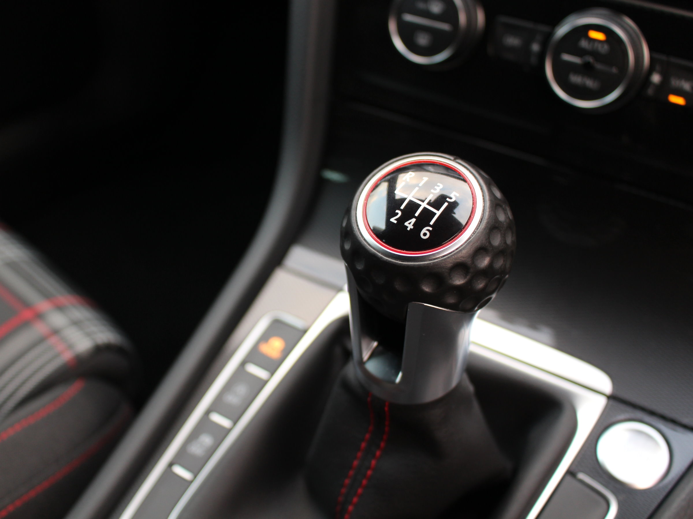 フォルクスワーゲン　ゴルフＧＴｉ  ６速マニュアル