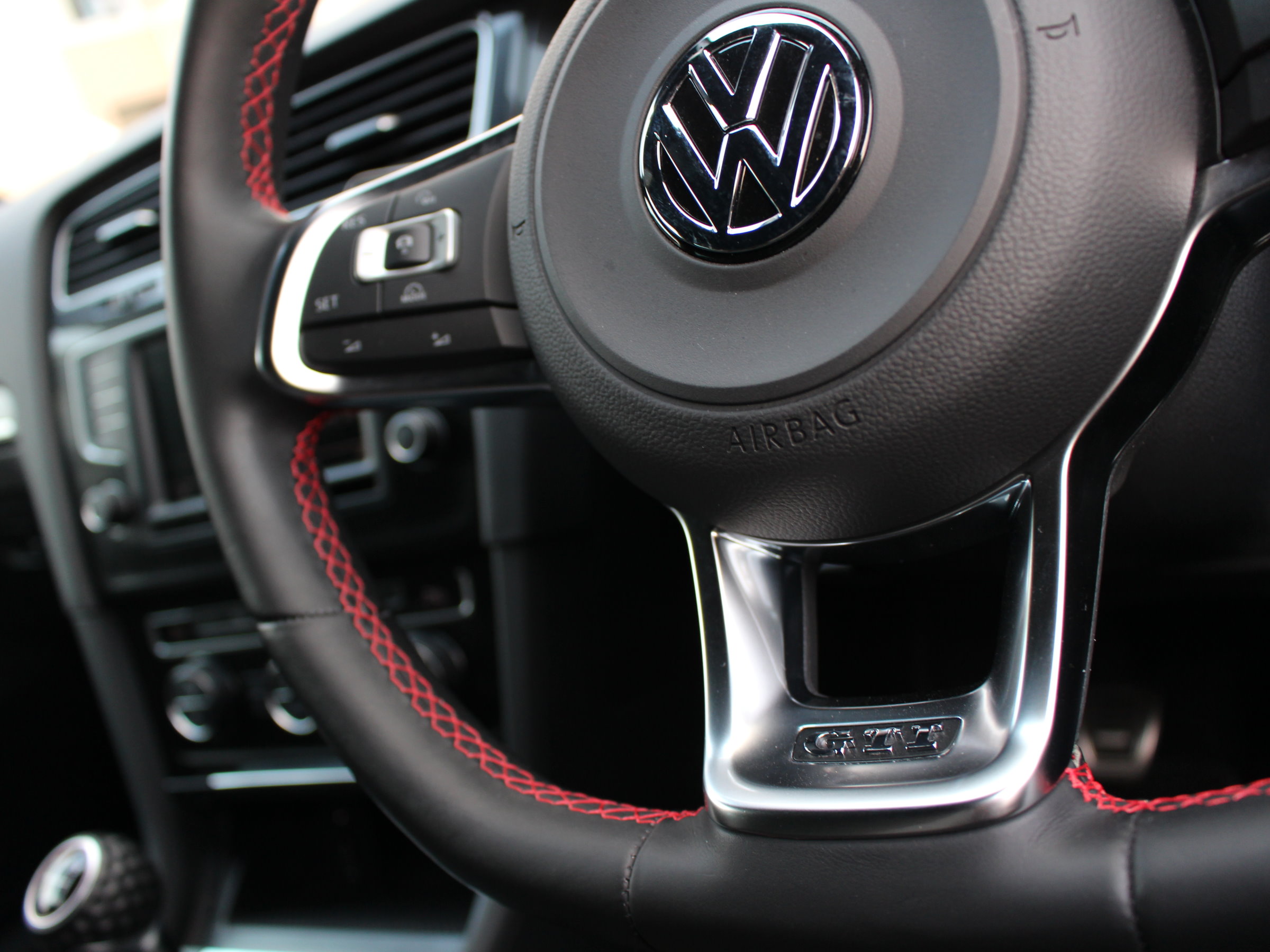 フォルクスワーゲン　ゴルフＧＴｉ  ６速マニュアル