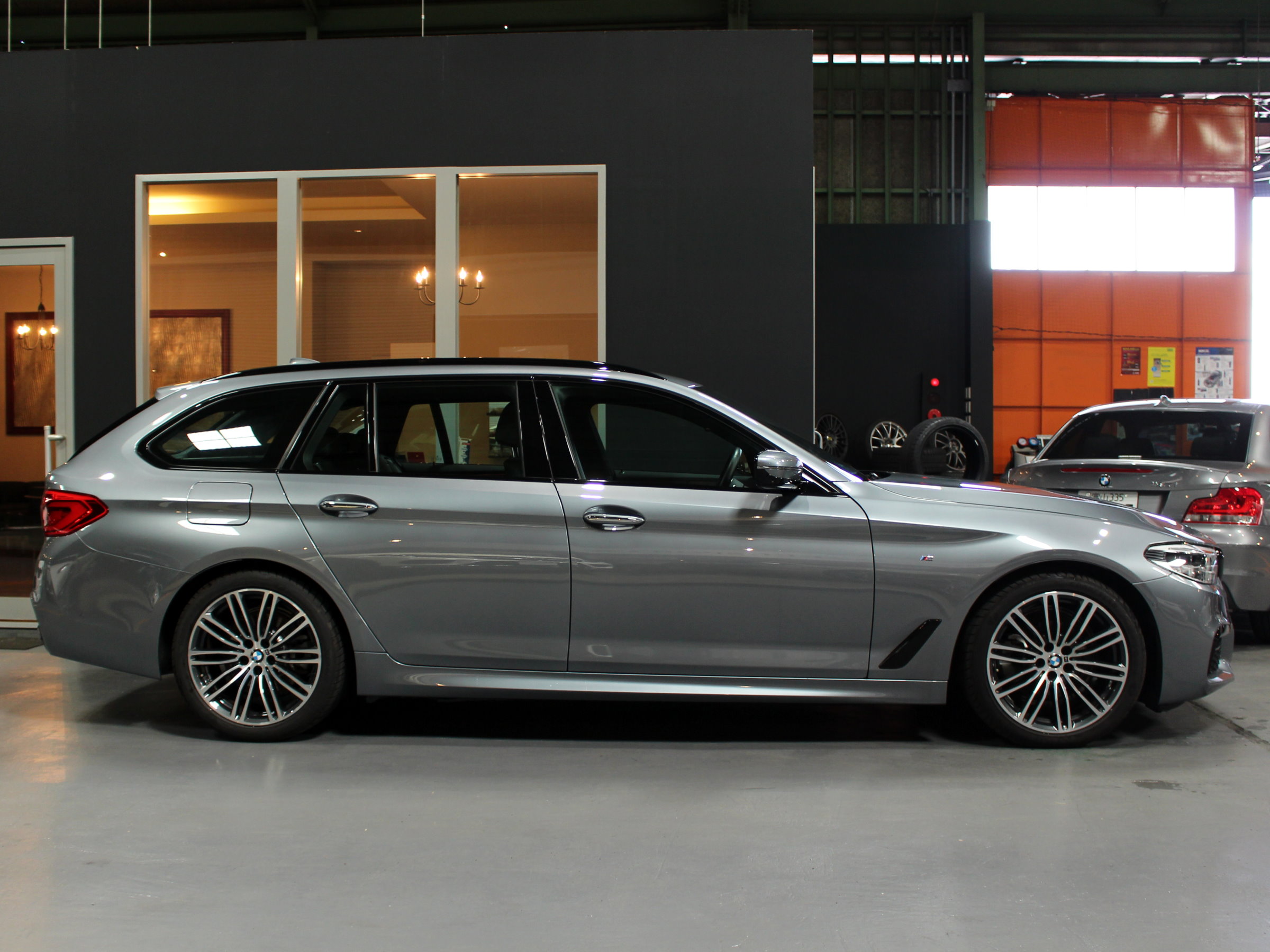 ＢＭＷ　５２３ⅰツーリング　Ｍスポーツ　ハイラインパッケージ