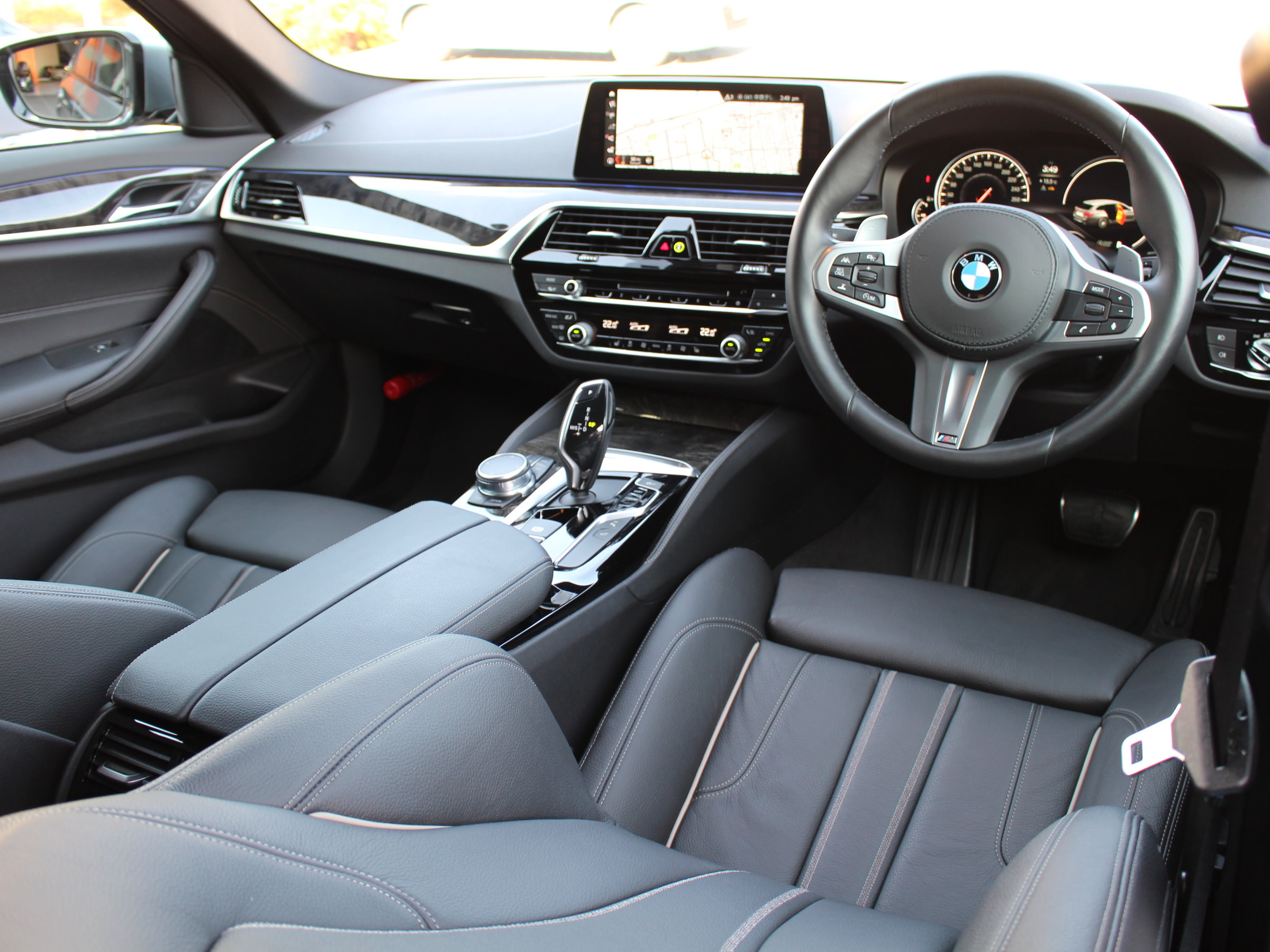 ＢＭＷ　５２３ⅰツーリング　Ｍスポーツ　ハイラインパッケージ