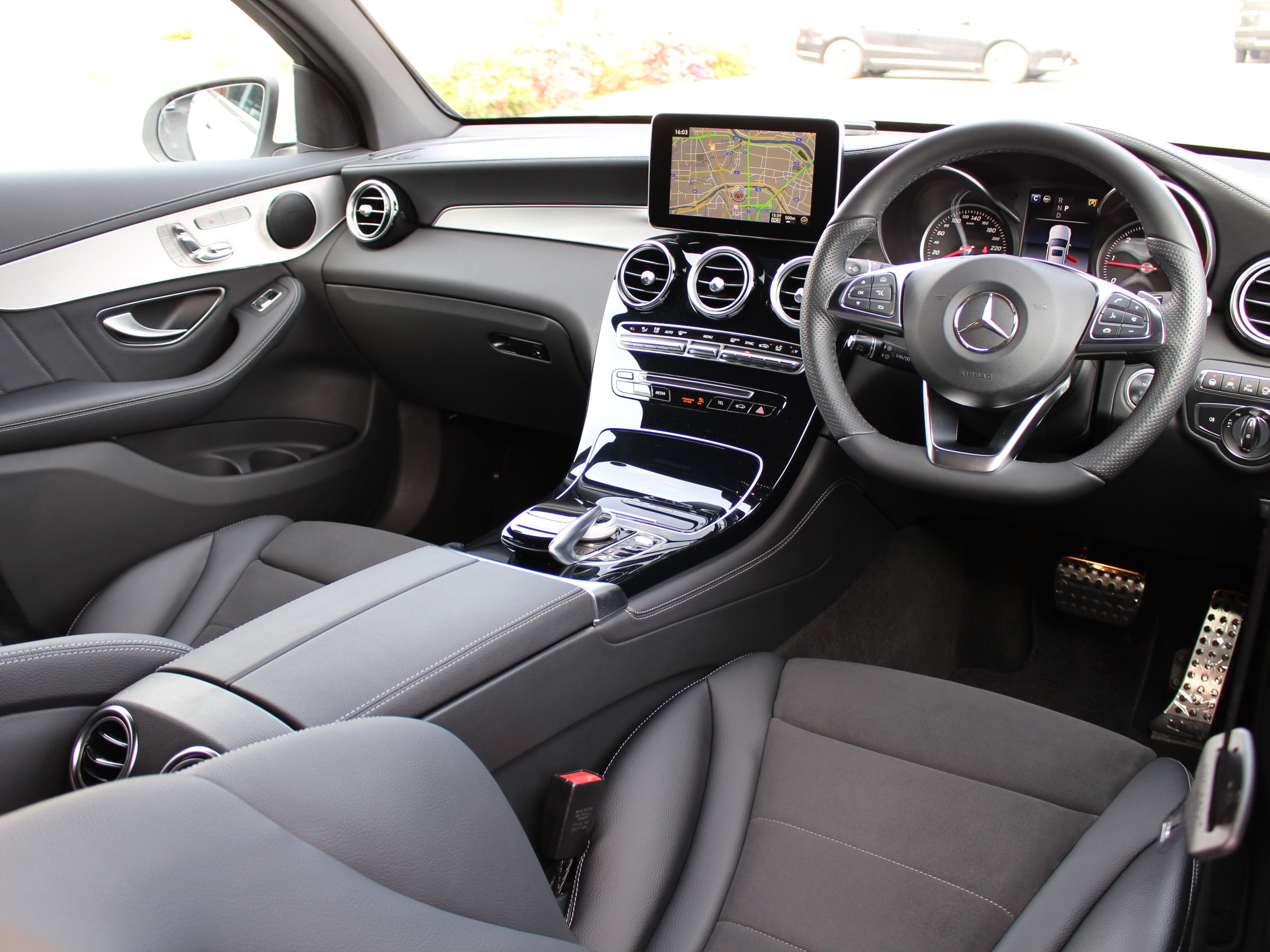 メルセデスベンツ　ＧＬＣ２２０ｄ４マチッククーペ　スポーツ