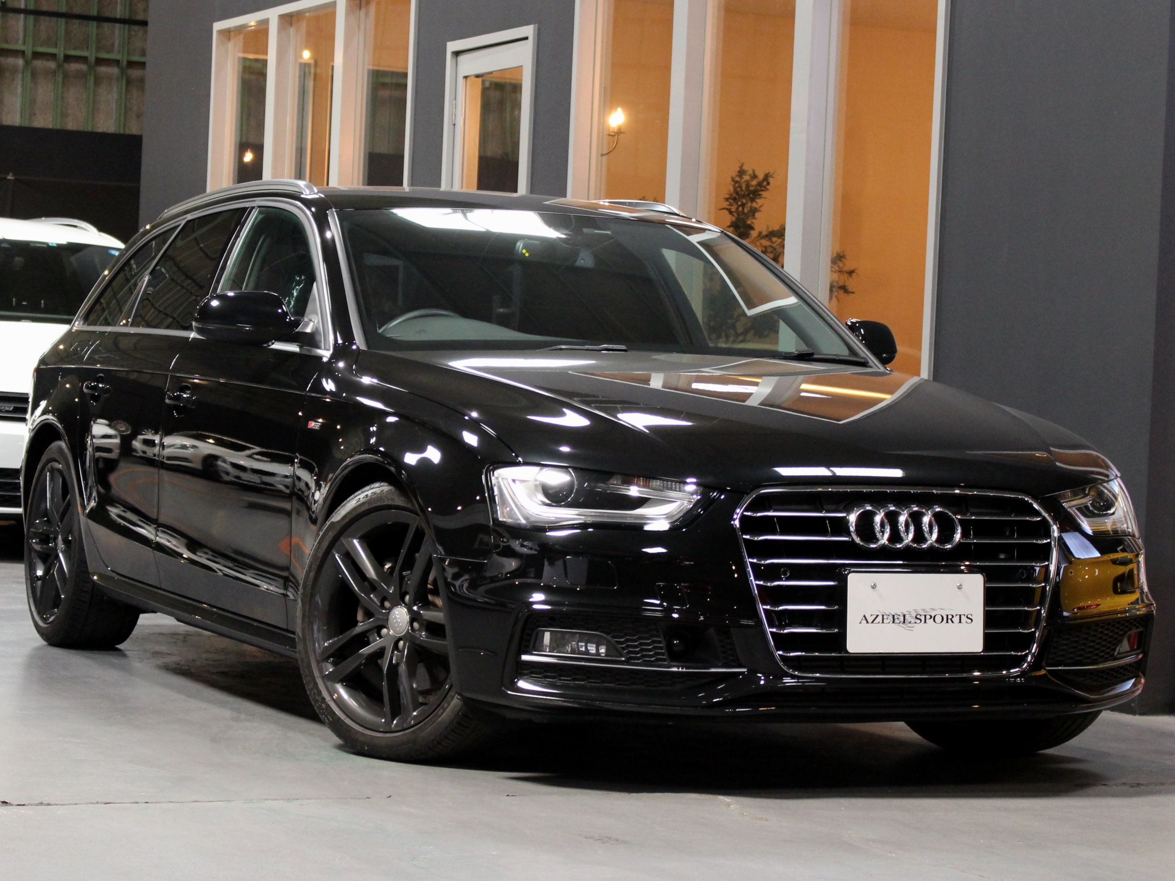 アウディ　Ａ４アバント　２．０ＴＦＳＩ　ダイナミックライン