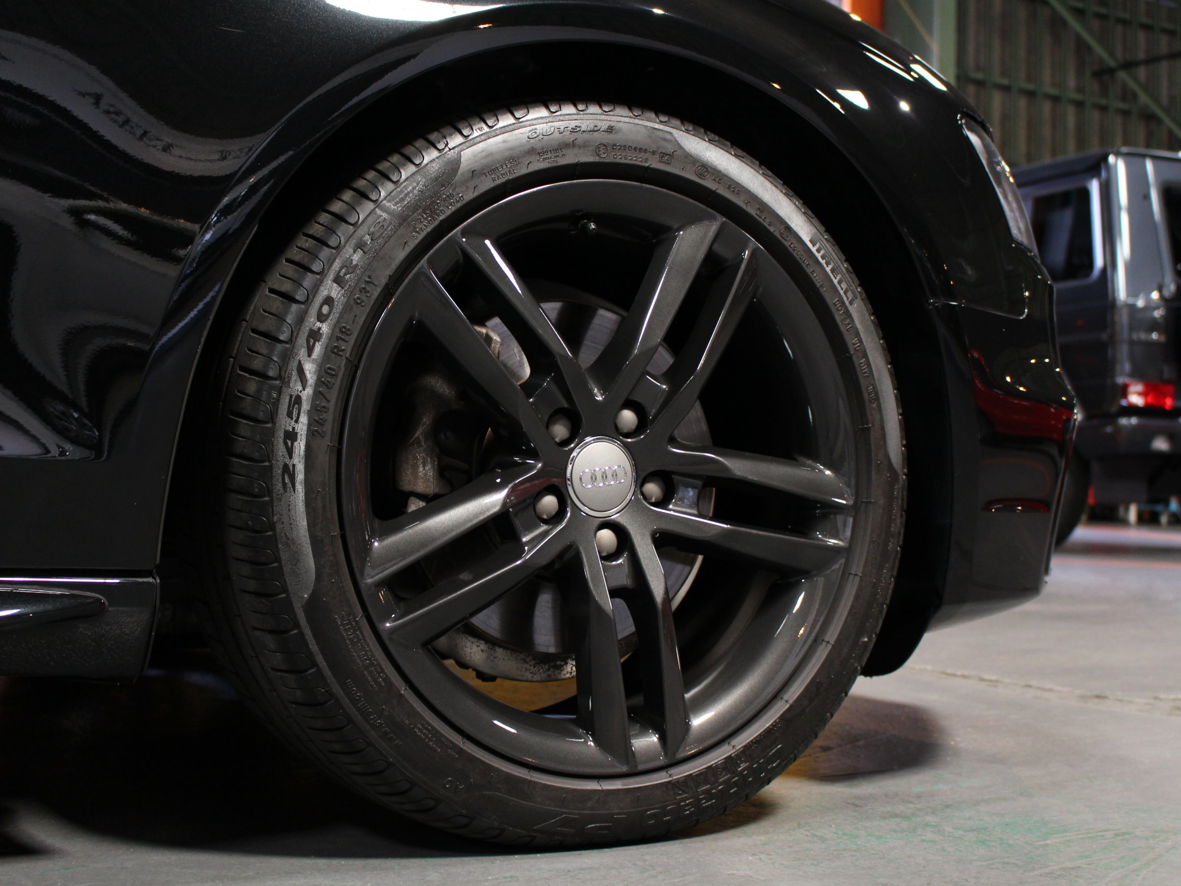 アウディ　Ａ４アバント　２．０ＴＦＳＩ　ダイナミックライン