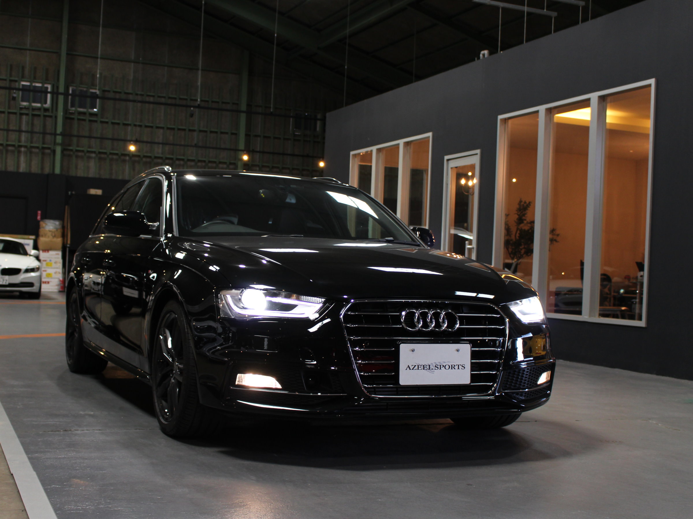 アウディ　Ａ４アバント　２．０ＴＦＳＩ　ダイナミックライン