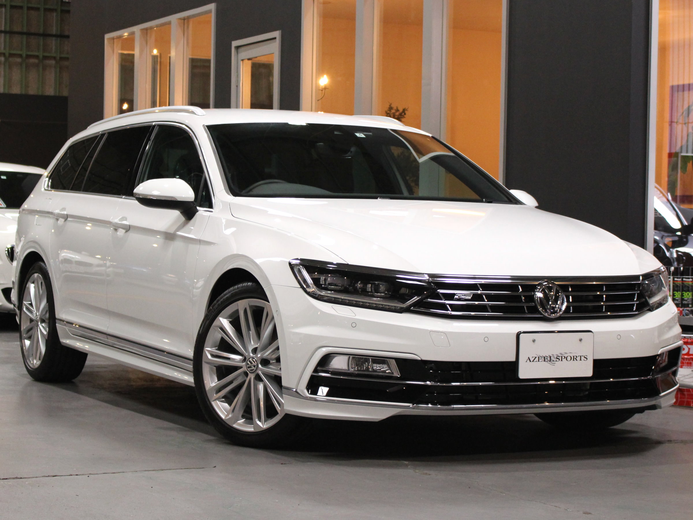 フォルクスワーゲン　パサートヴァリアント　２．０ＴＳＩ　Ｒライン