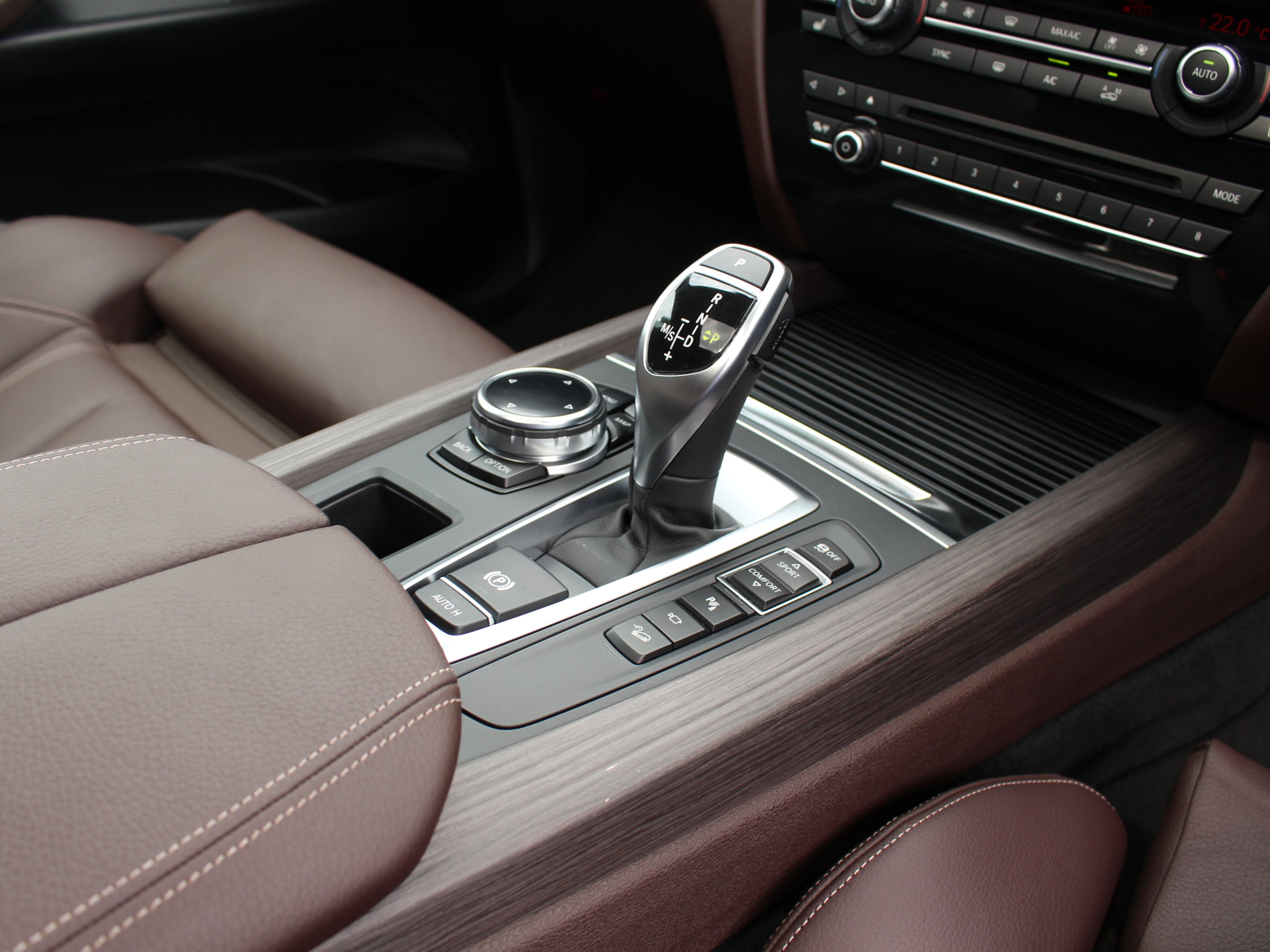 ＢＭＷ　Ｘ５　ⅹドライブ３５ｄ　Ｍスポーツ　セレクトＰＫＧ　７人乗り
