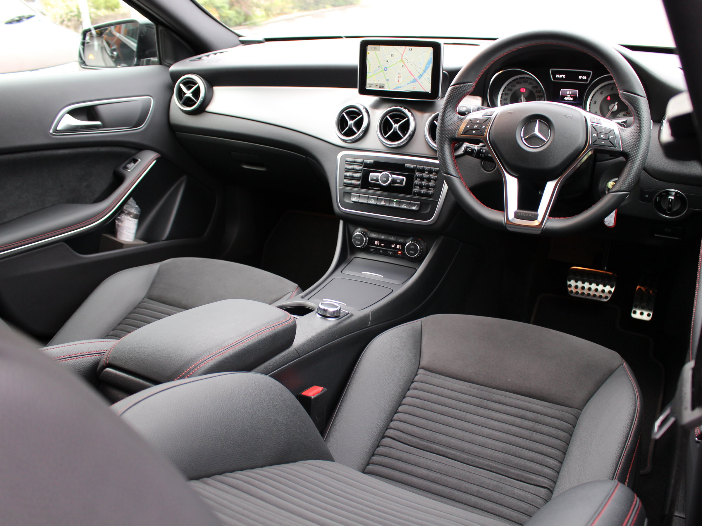 メルセデスベンツ　ＧＬＡ１８０　スポーツ