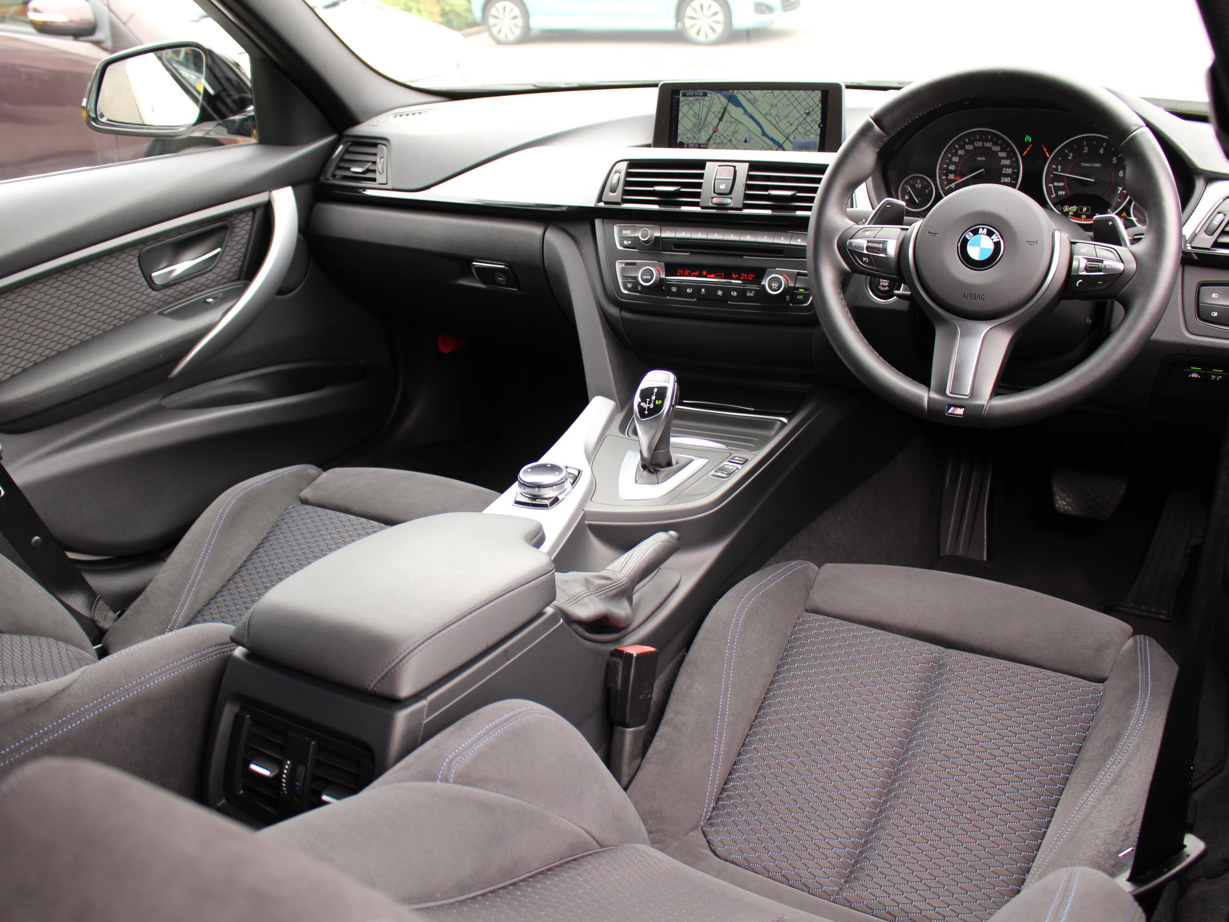 ＢＭＷ　３２０ⅰ　Ｍスポーツ
