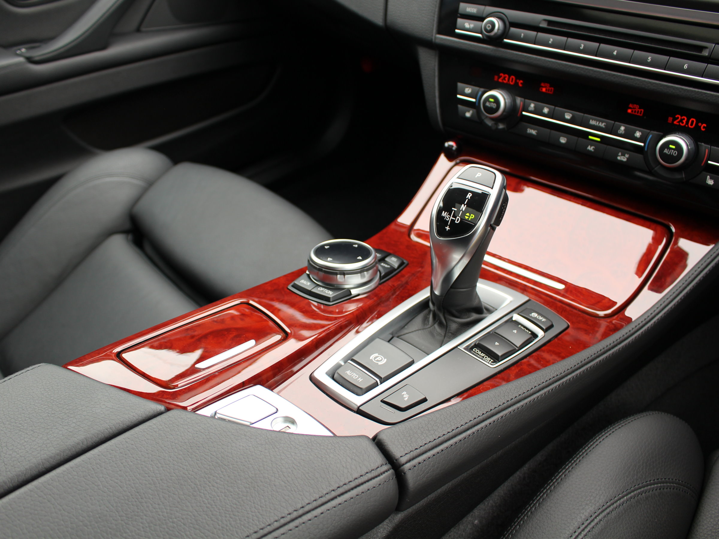 ＢＭＷアルピナ　Ｄ５ビターボ　リムジン　ＬＣＩ後期　ディーゼル