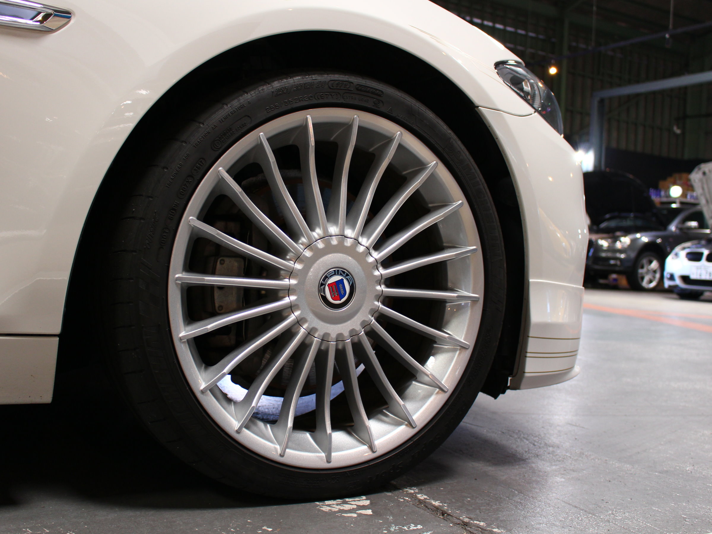 ＢＭＷアルピナ　Ｄ５　ビターボリムジン