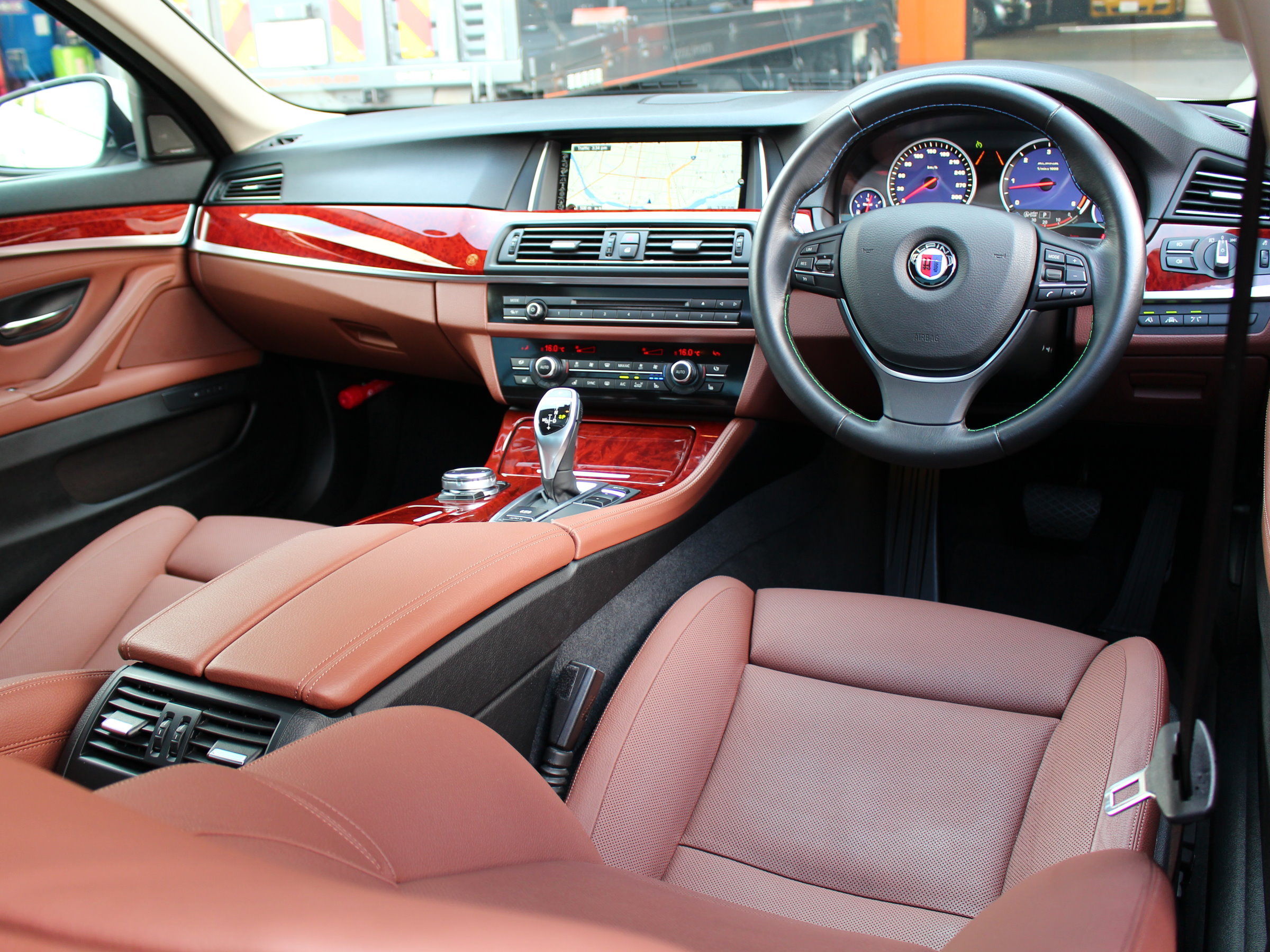 ＢＭＷアルピナ　Ｄ５　ビターボリムジン