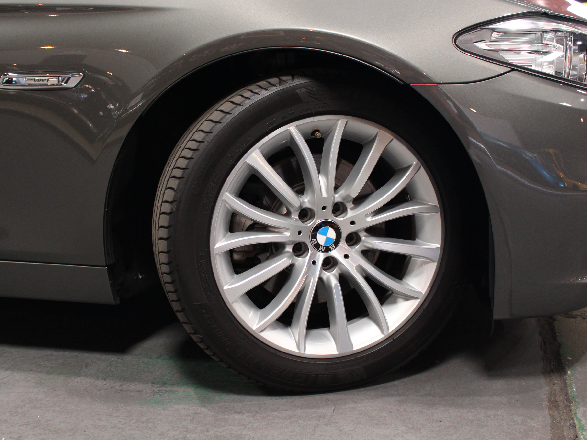 ＢＭＷ　５２８ⅰツーリング　ラグジュアリー　コンフォートＰＫＧ