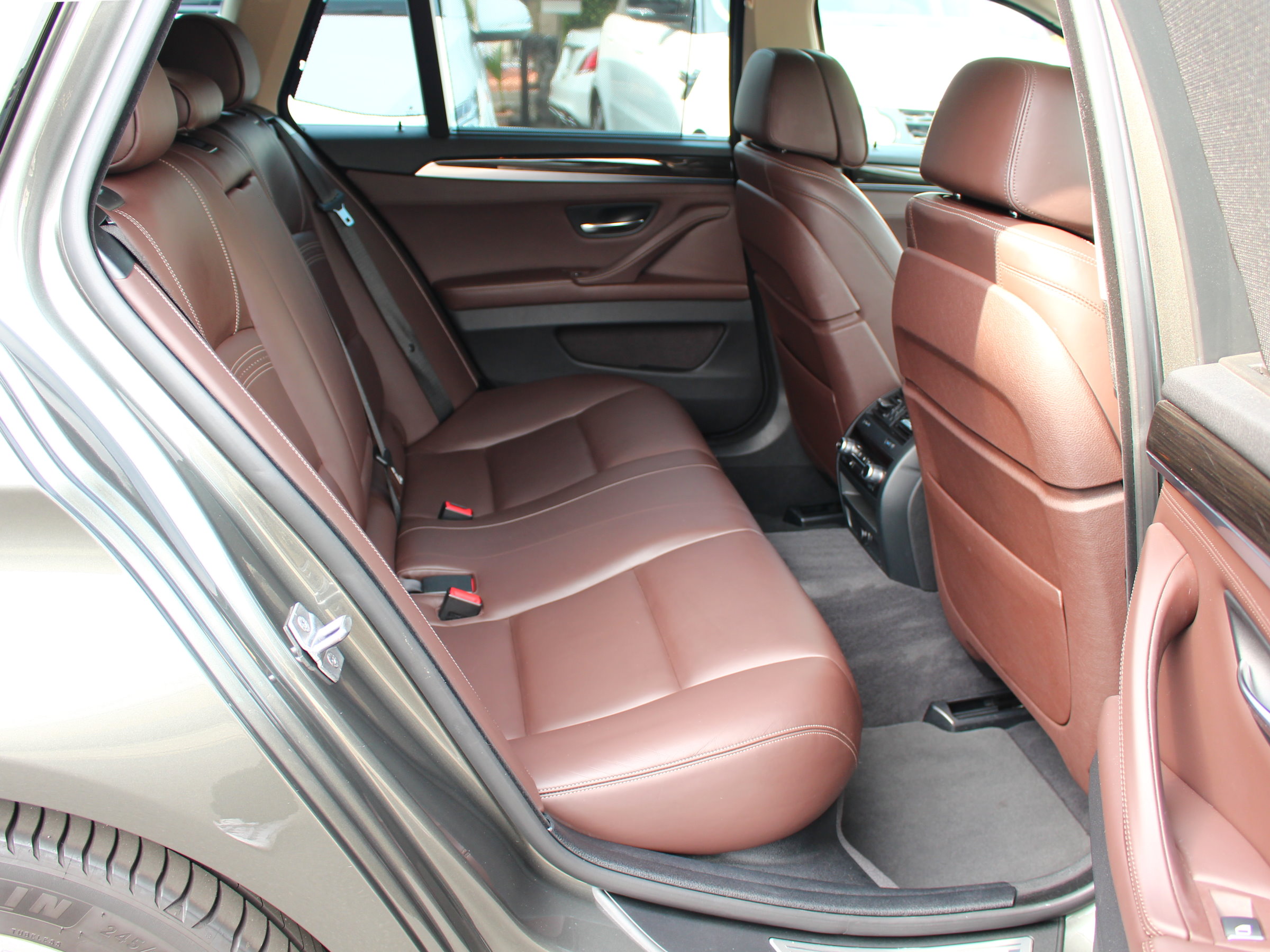 ＢＭＷ　５２８ⅰツーリング　ラグジュアリー　コンフォートＰＫＧ