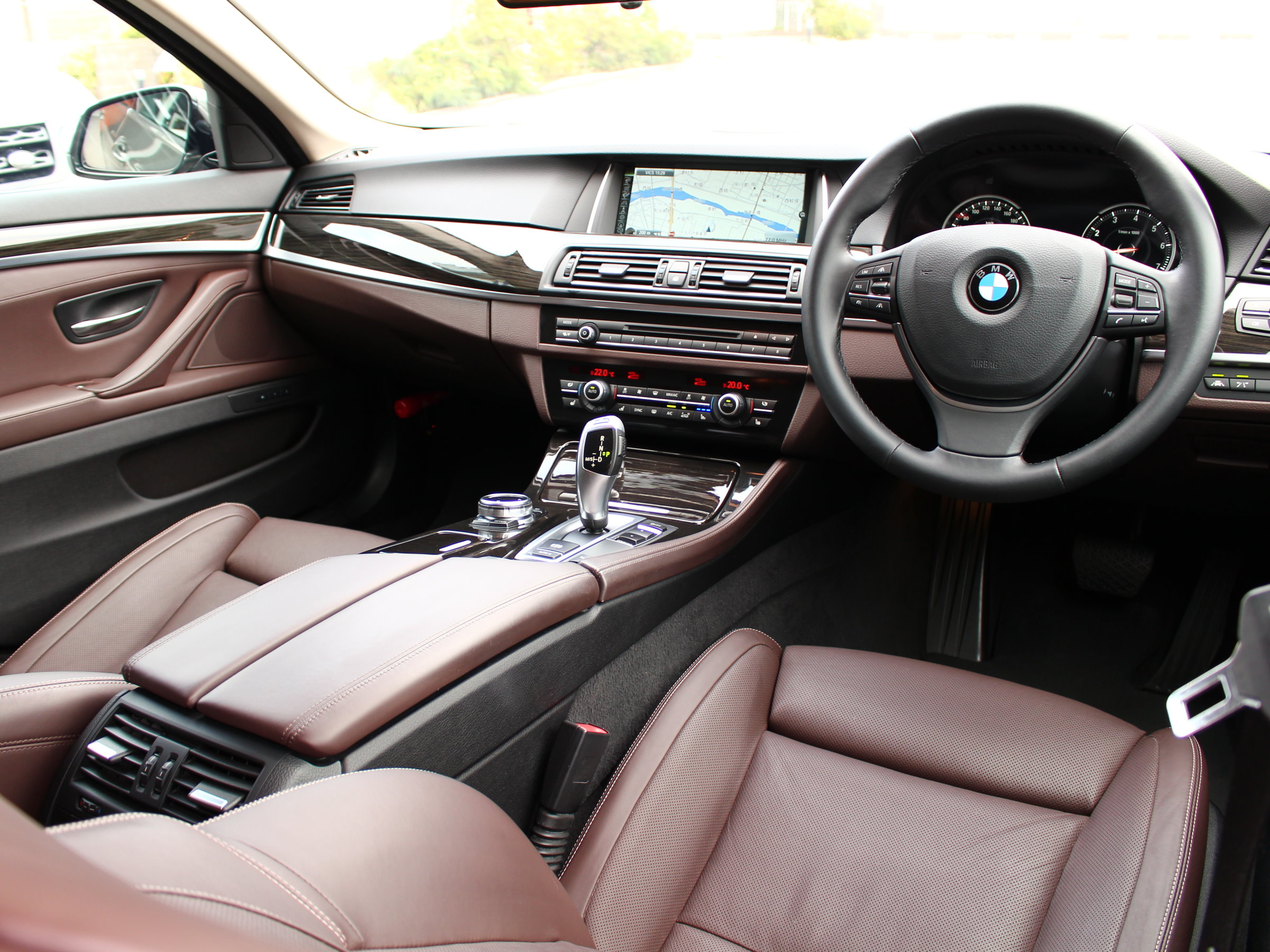ＢＭＷ　５２８ⅰツーリング　ラグジュアリー　コンフォートＰＫＧ
