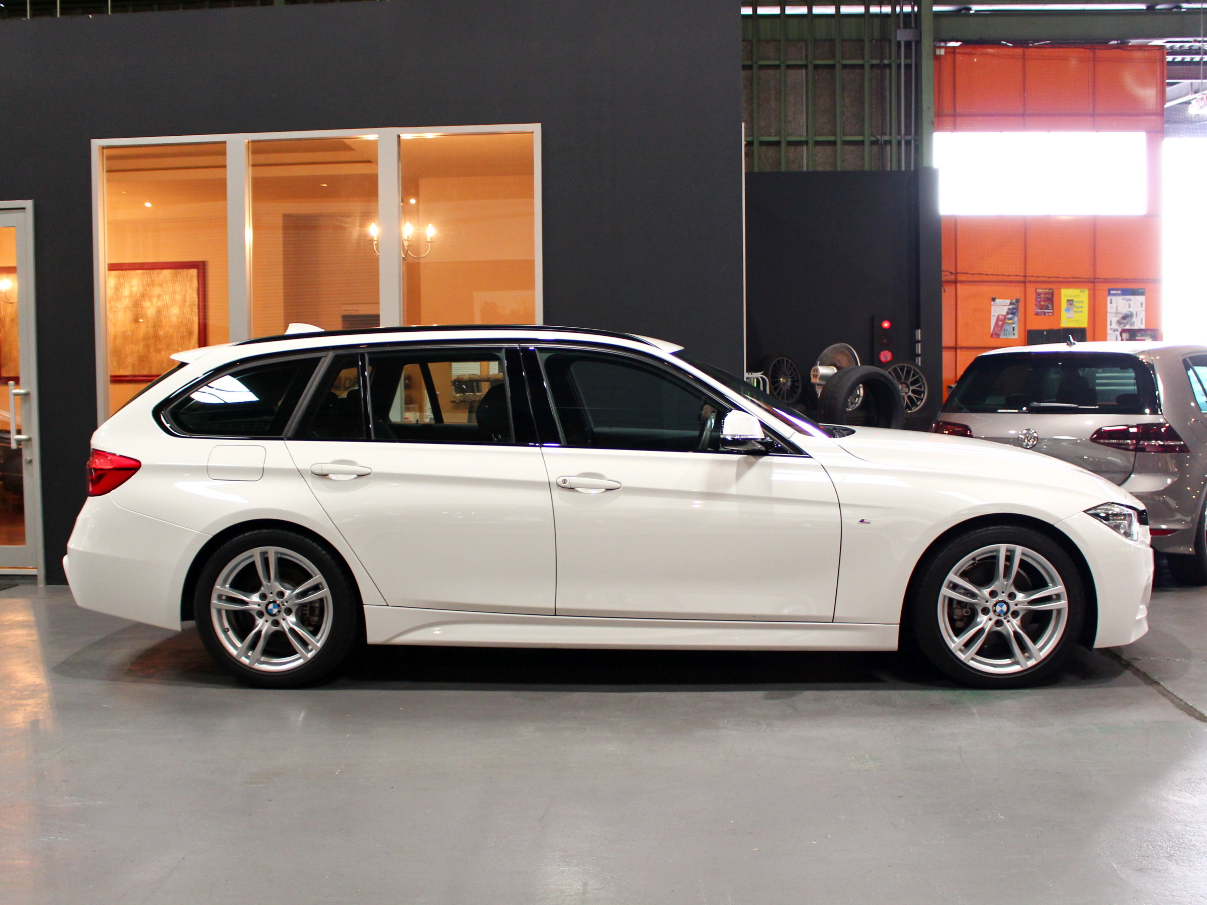 ＢＭＷ　３２０ｄツーリング　Ｍスポーツ　ＬＣＩモデル