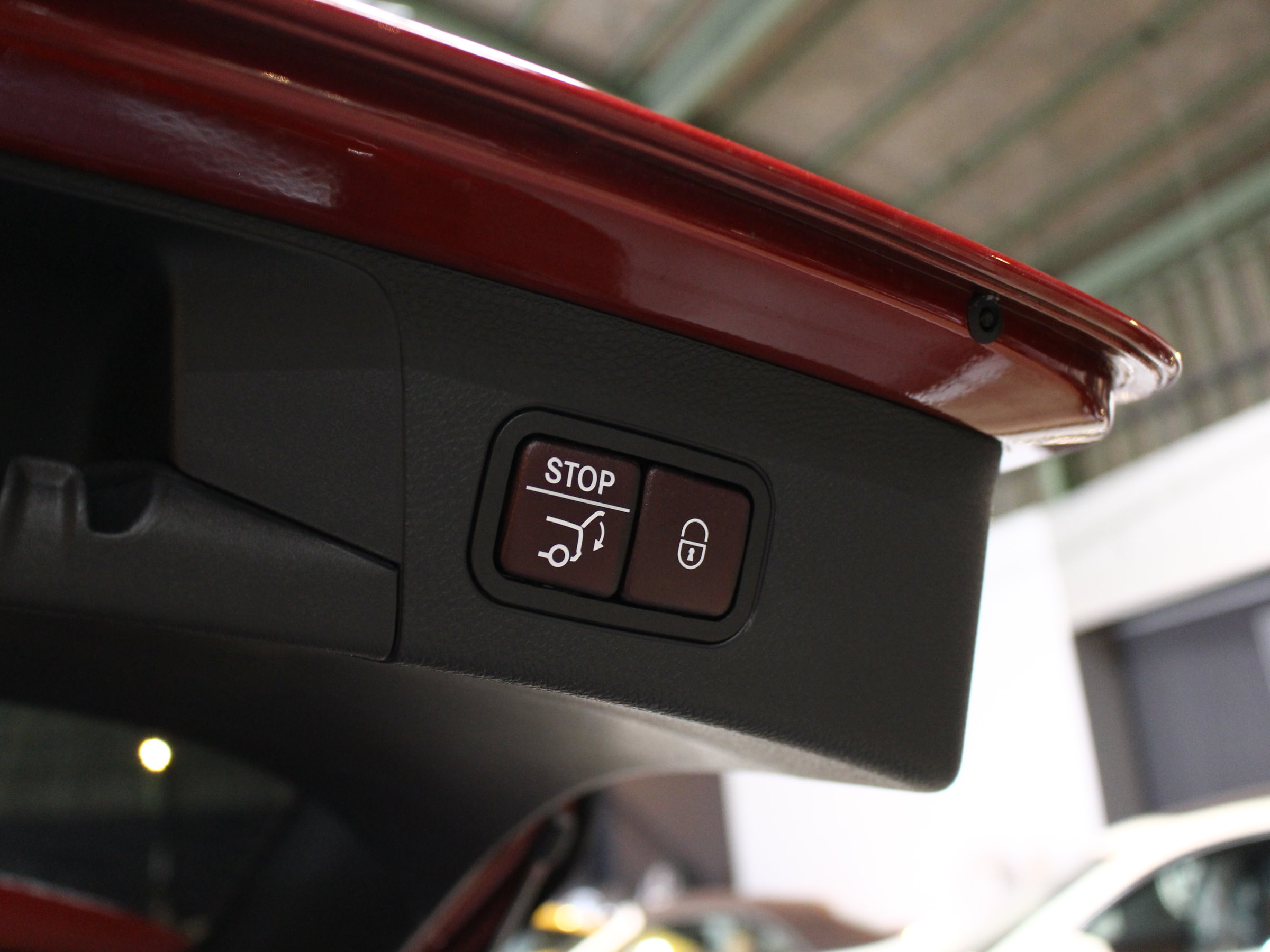 メルセデスベンツ　Ｃ２２０ｄステーションワゴン　ローレウスエディション