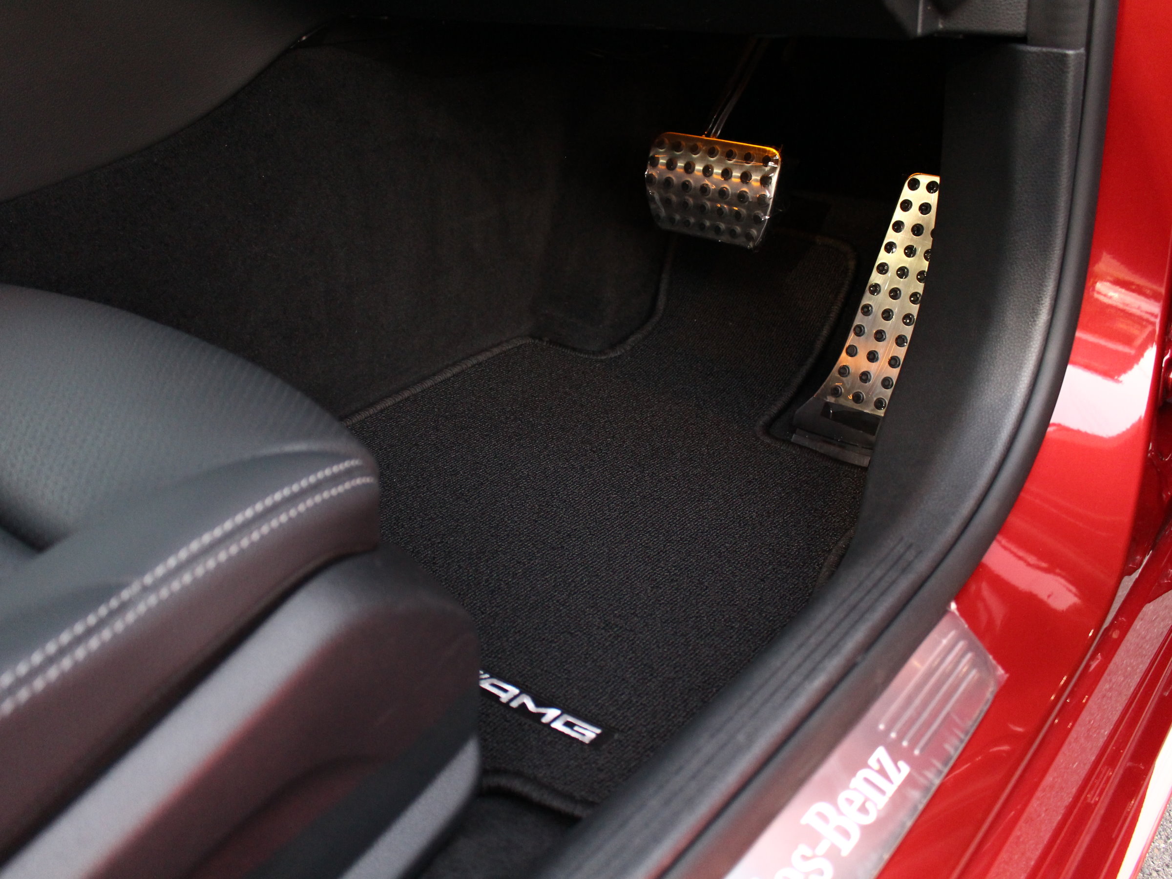 メルセデスベンツ　Ｃ２２０ｄステーションワゴン　ローレウスエディション