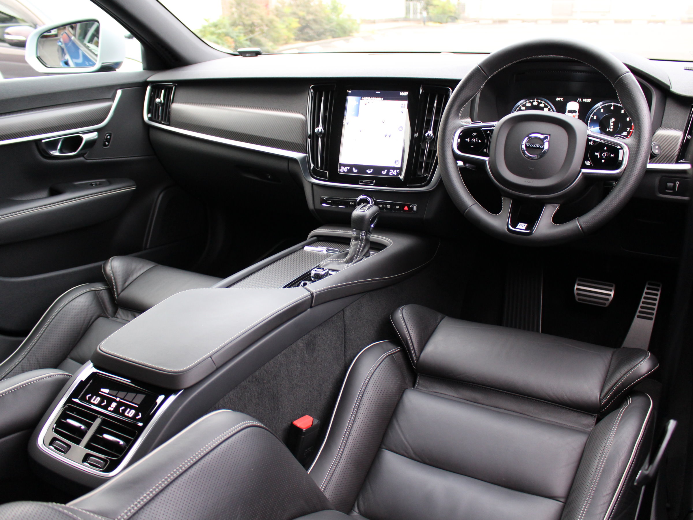 ボルボ　Ｖ９０　Ｔ６　ＡＷＤ　Ｒデザイン