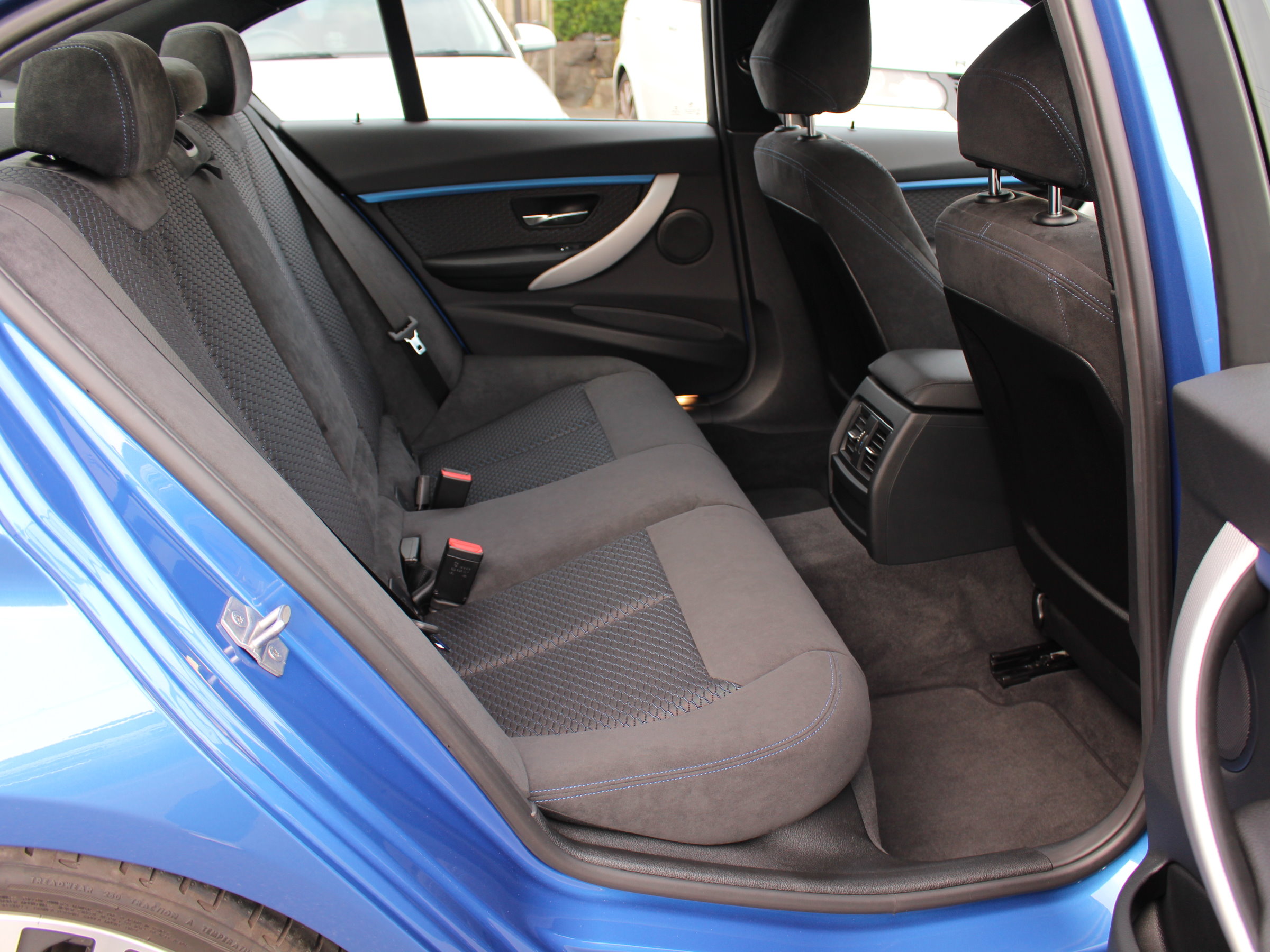 ＢＭＷ　３２０ｄ　Ｍスポーツ　ＬＣＩ後期　ファストトラックパッケージ