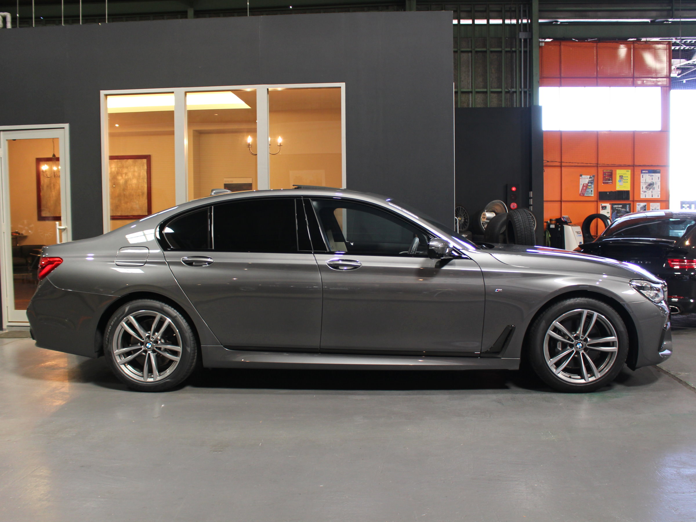 ＢＭＷ　７４０ⅰ　Ｍスポーツ　リアエンターテイメント＆リアコンフォートＰＫＧ