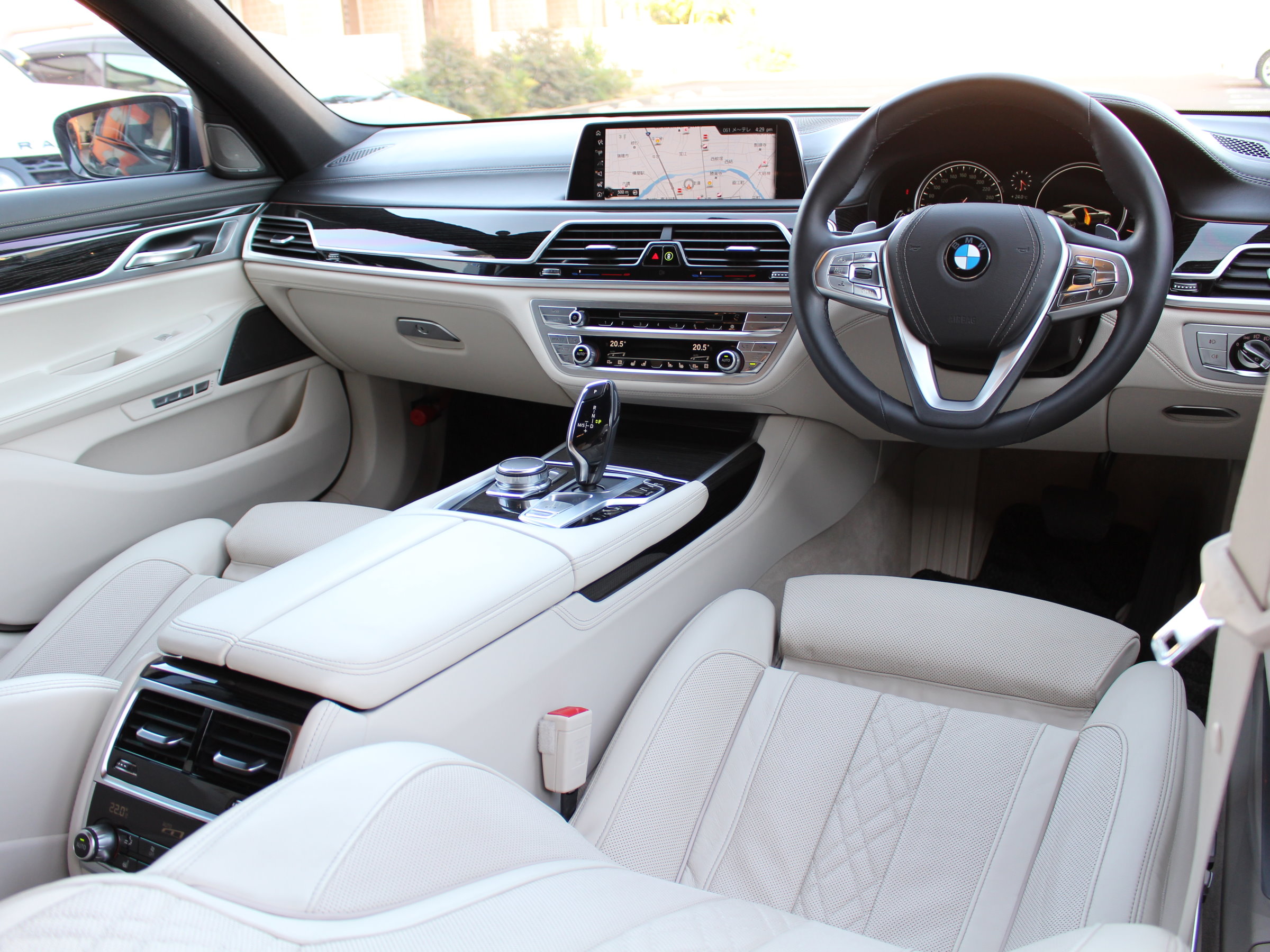 ＢＭＷ　７４０ⅰ　Ｍスポーツ　リアエンターテイメント＆リアコンフォートＰＫＧ