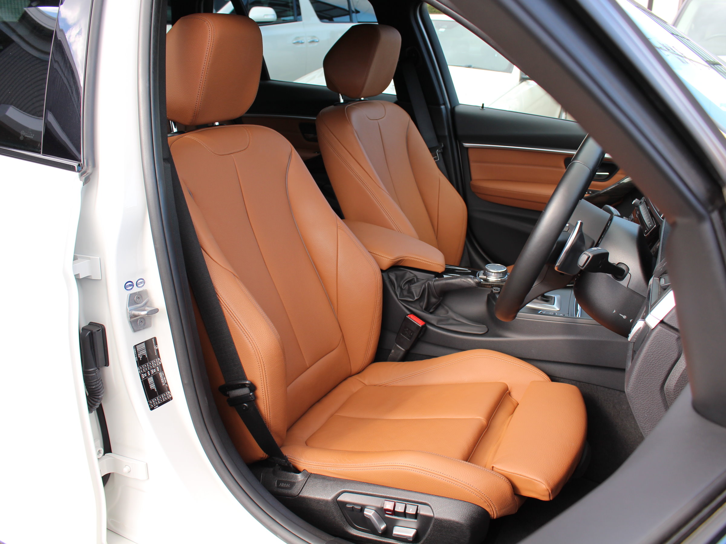ＢＭＷ　３２０ｄツーリング　Ｍスポーツ　ＬＣＩ　ハイラインＰ　ドライブアシストプラス