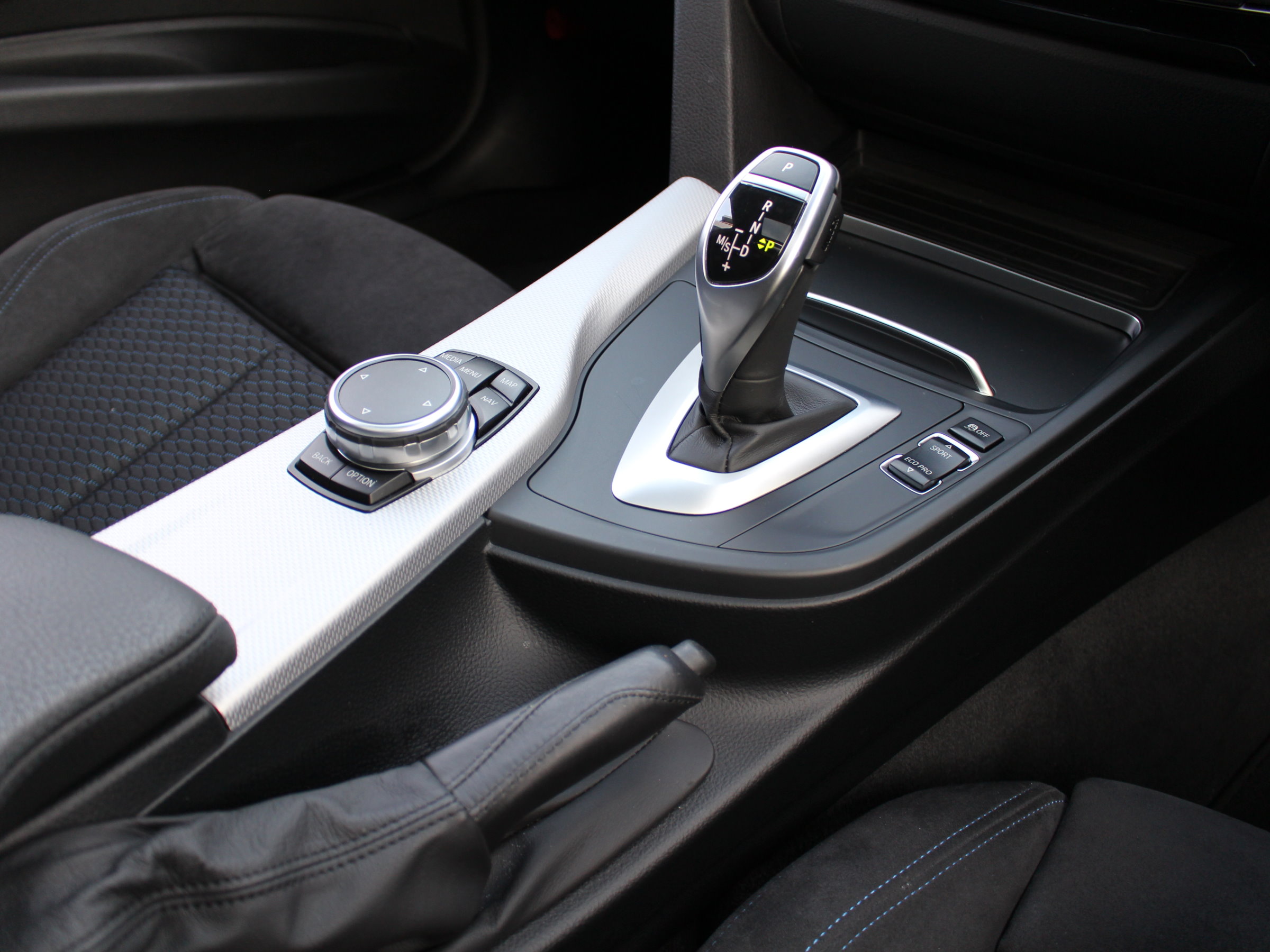 ＢＭＷ　３２０ｄツーリング　Ｍスポーツ　ファストトラックＰＫＧ