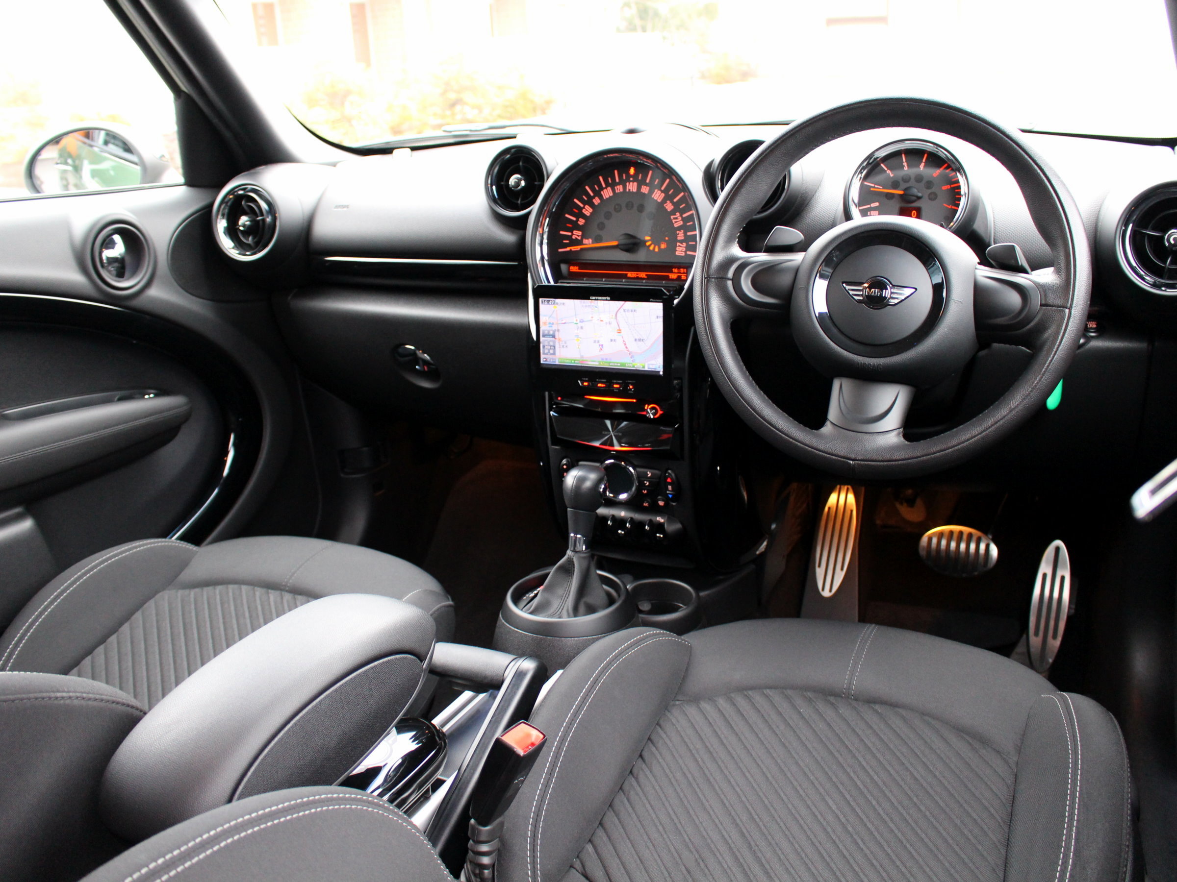 ＢＭＷ　ＭＩＮＩ　クーパーＳＤ　クロスオーバー