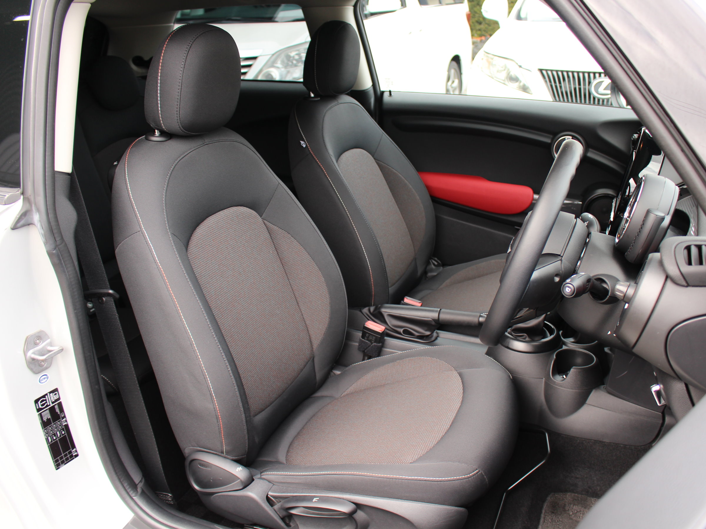 ＢＭＷ　ＭＩＮＩ　クーパー　Ｆ５６