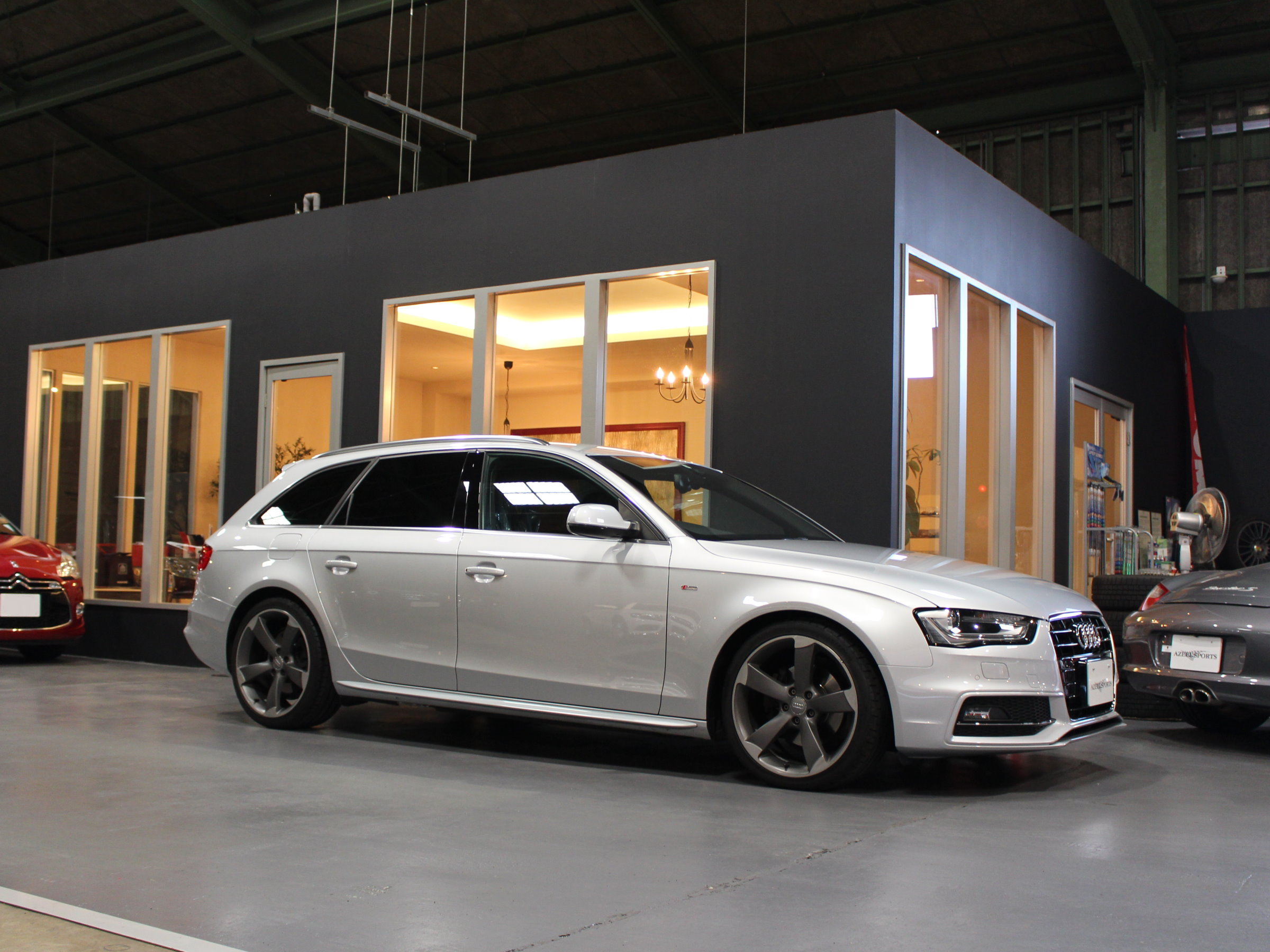 アウディ　Ａ４アバント　２．０ＴＦＳＩ　Ｓライン　
